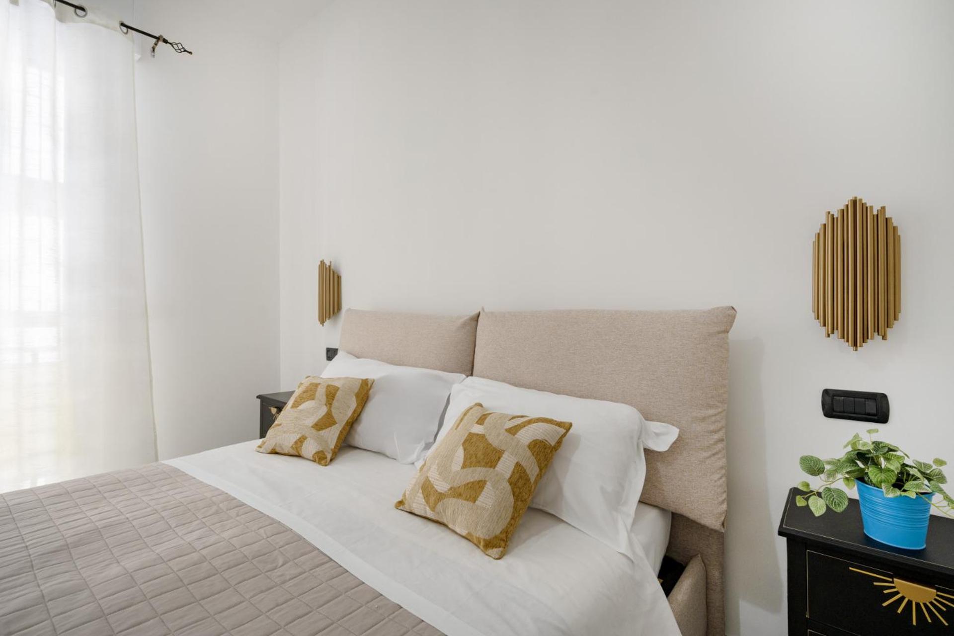 AuGuStea City Stay