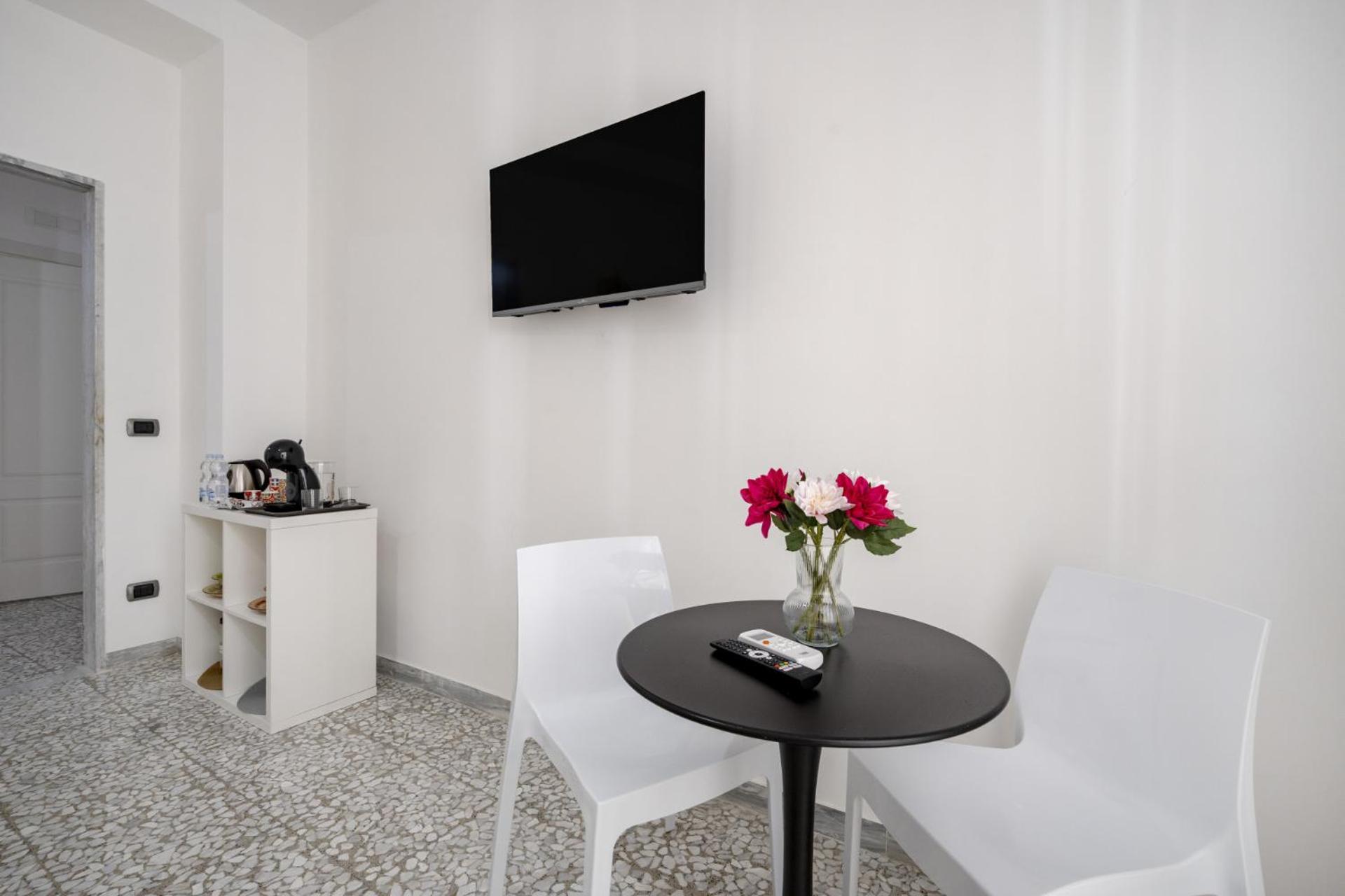 AuGuStea City Stay