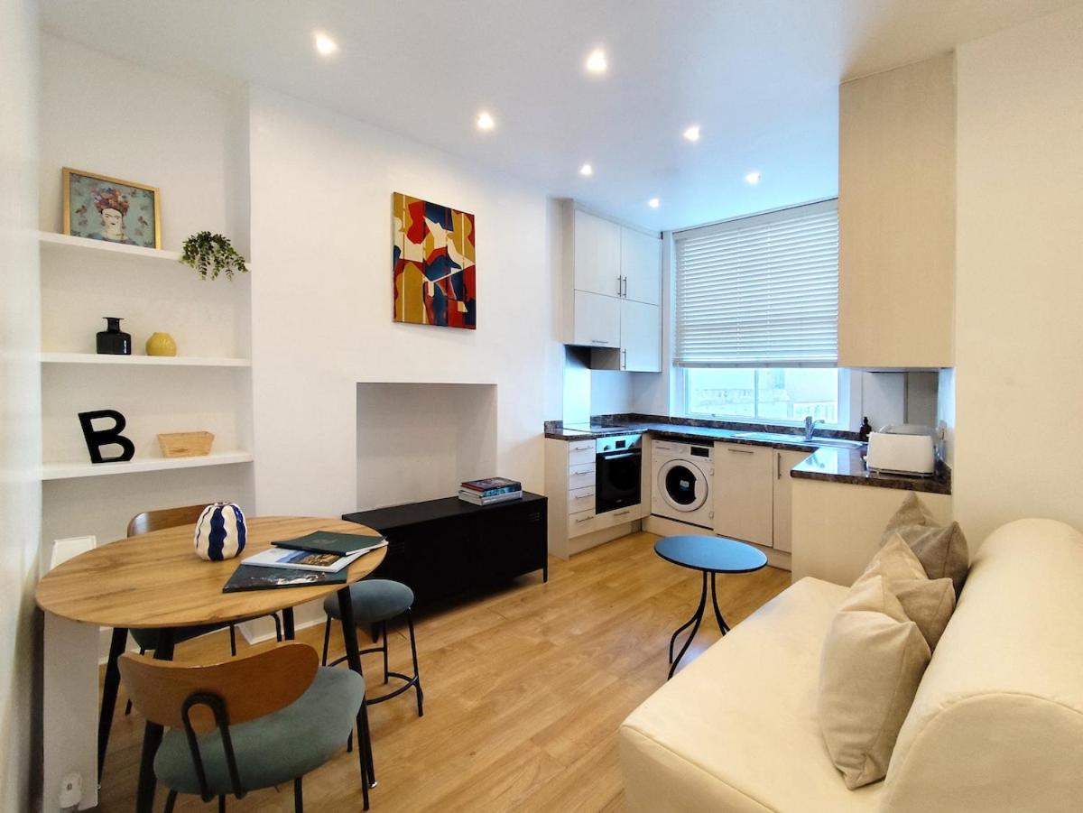 Flat A - Montagu St Residence