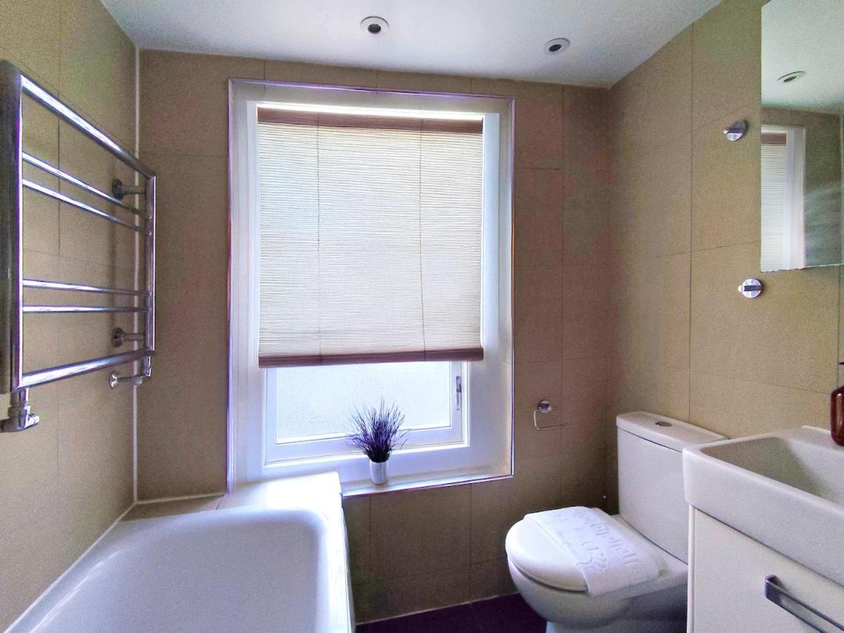 Flat A - Montagu St Residence