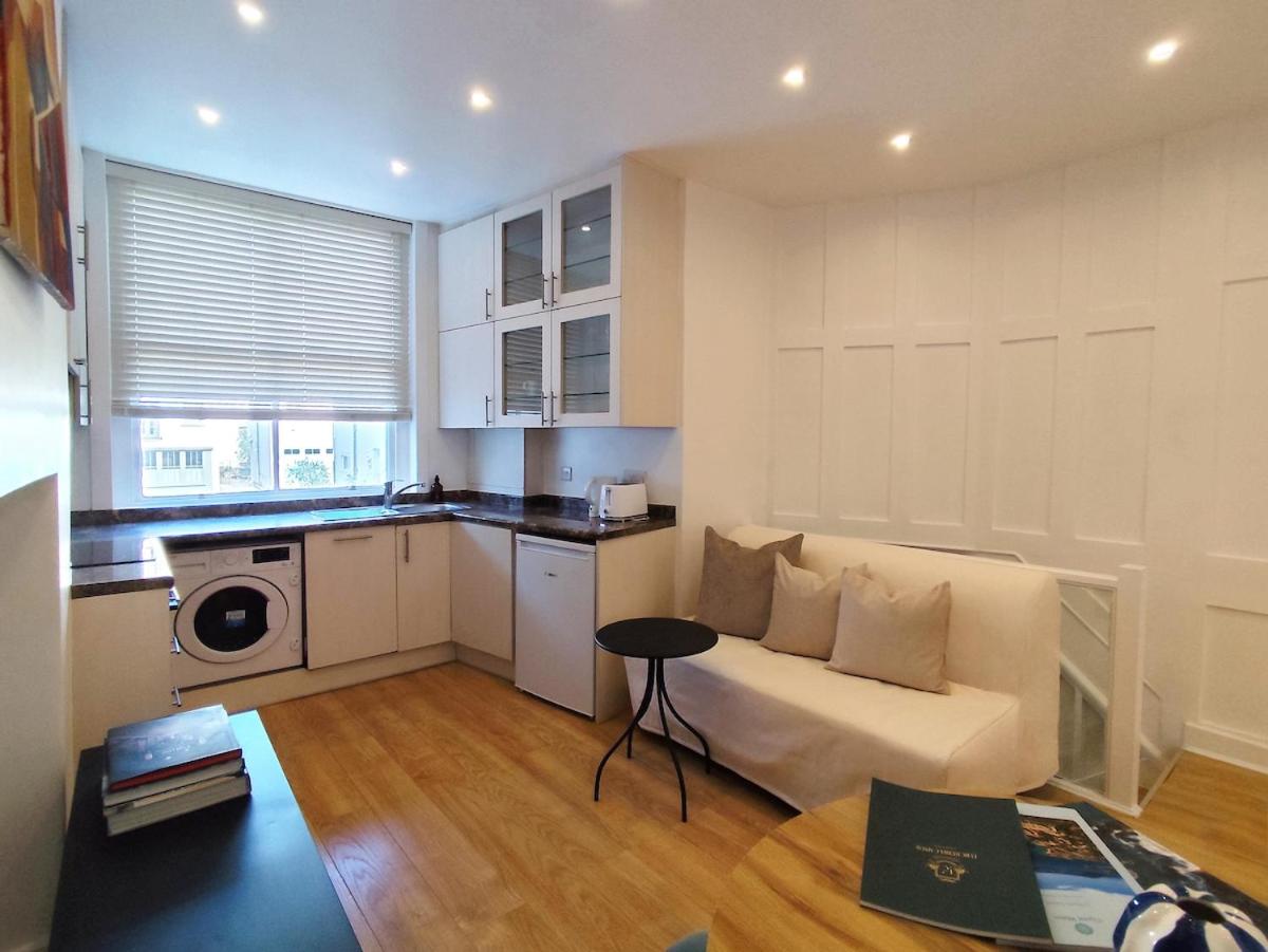 Flat A - Montagu St Residence