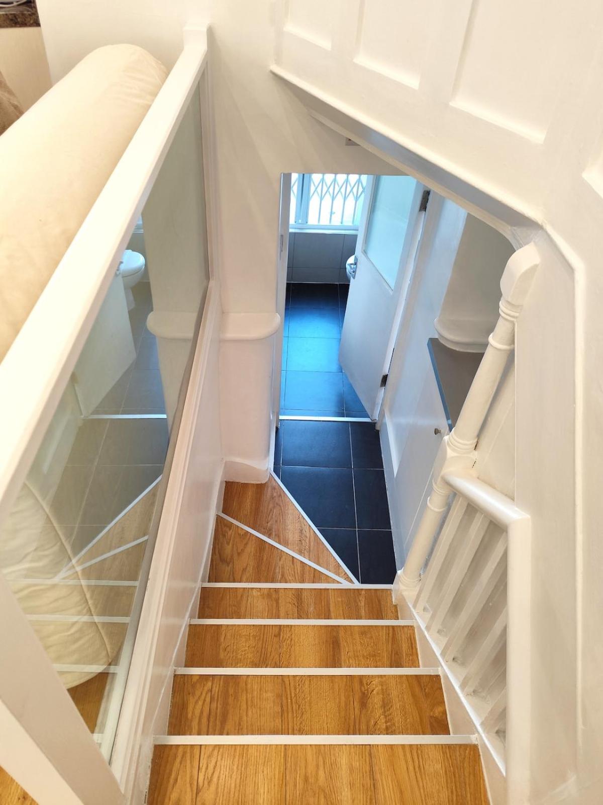 Flat A - Montagu St Residence