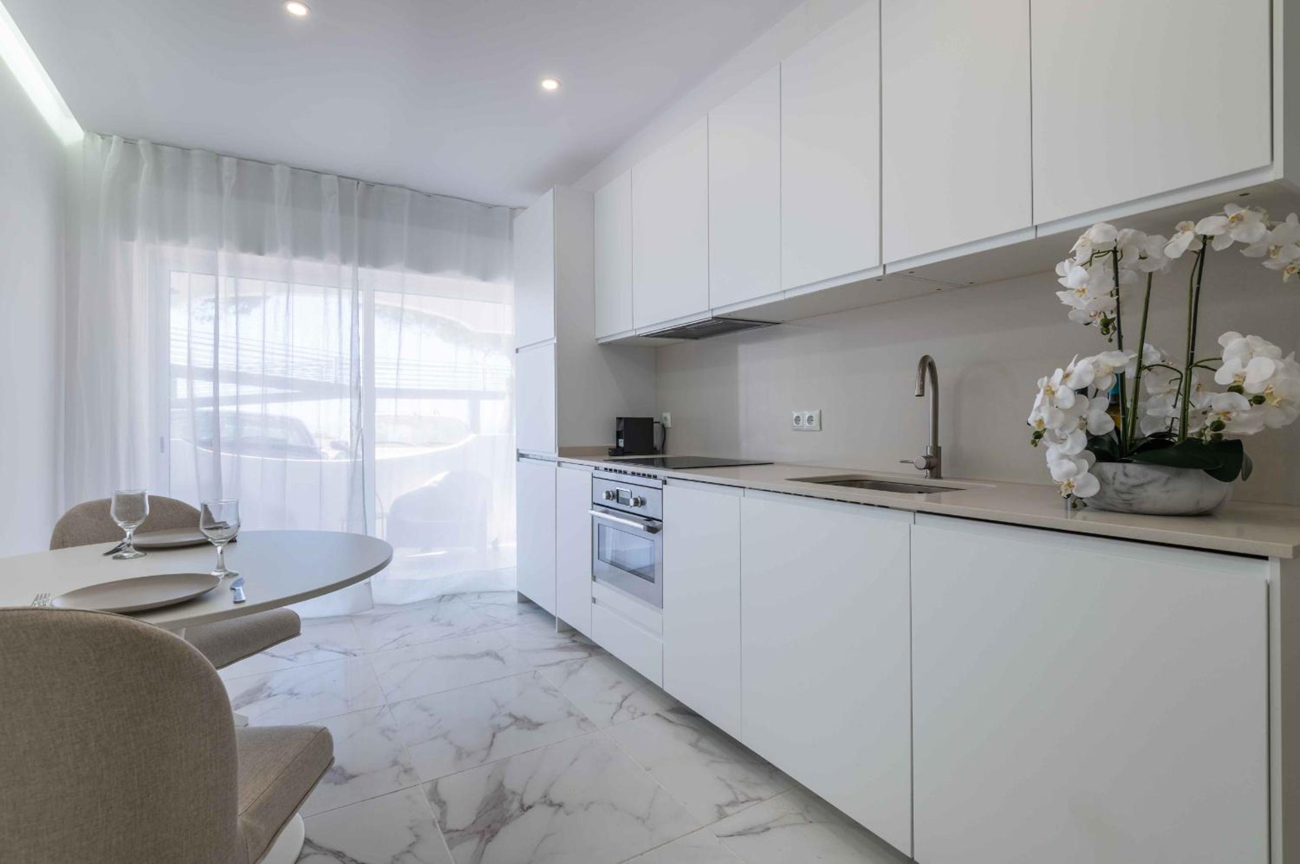 Baleeira Sea View Studio