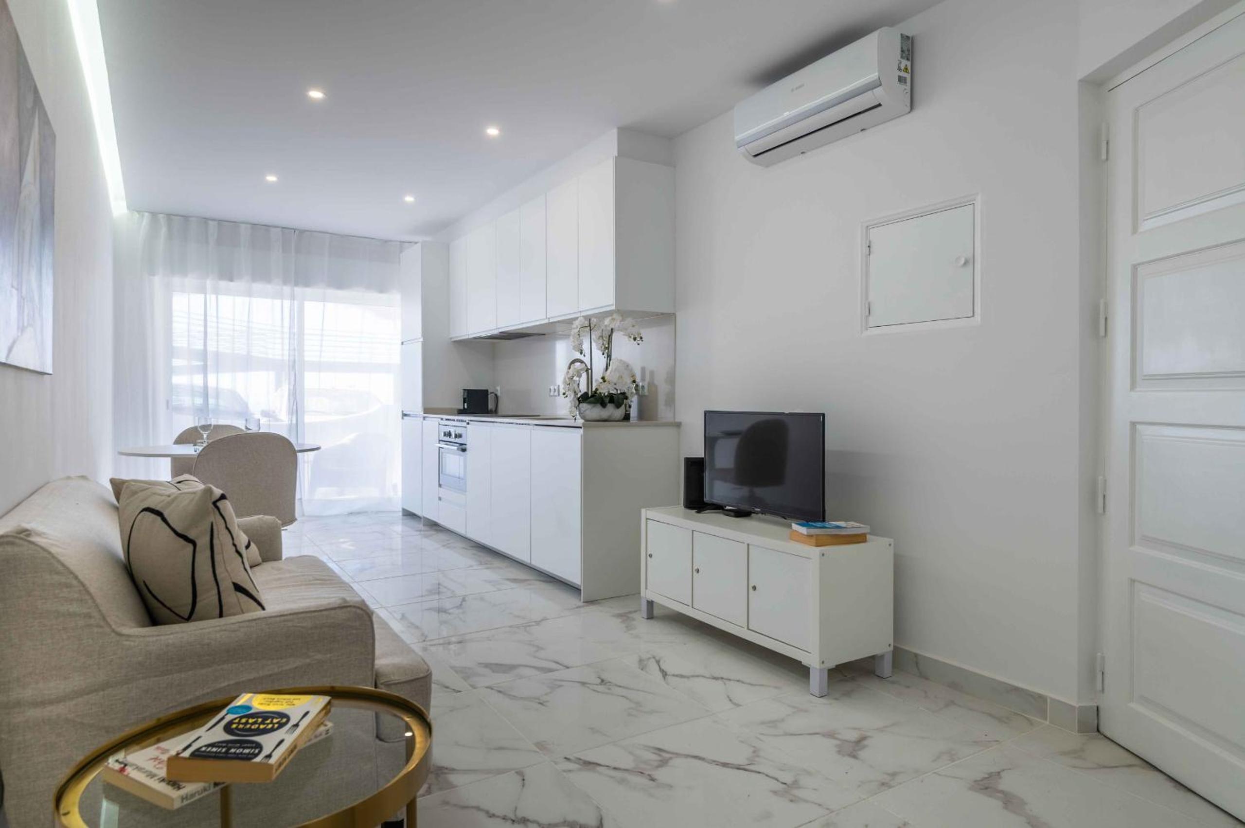 Baleeira Sea View Studio