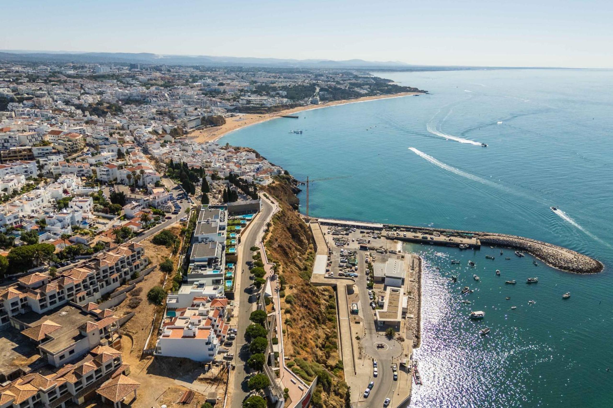 Baleeira Sea View Studio