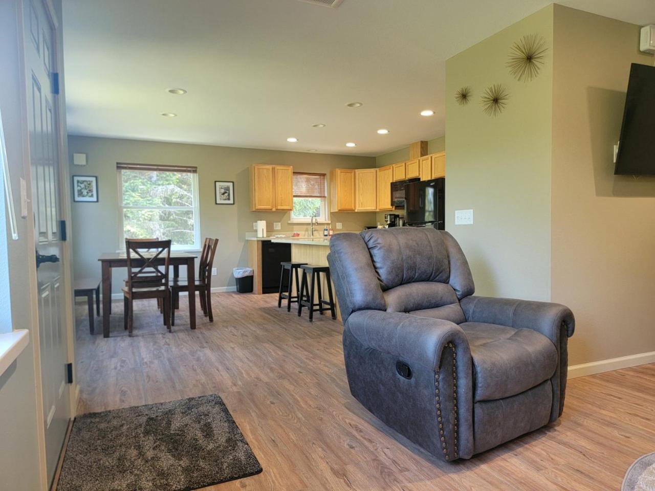 Lakeshore Lodging Apartment H