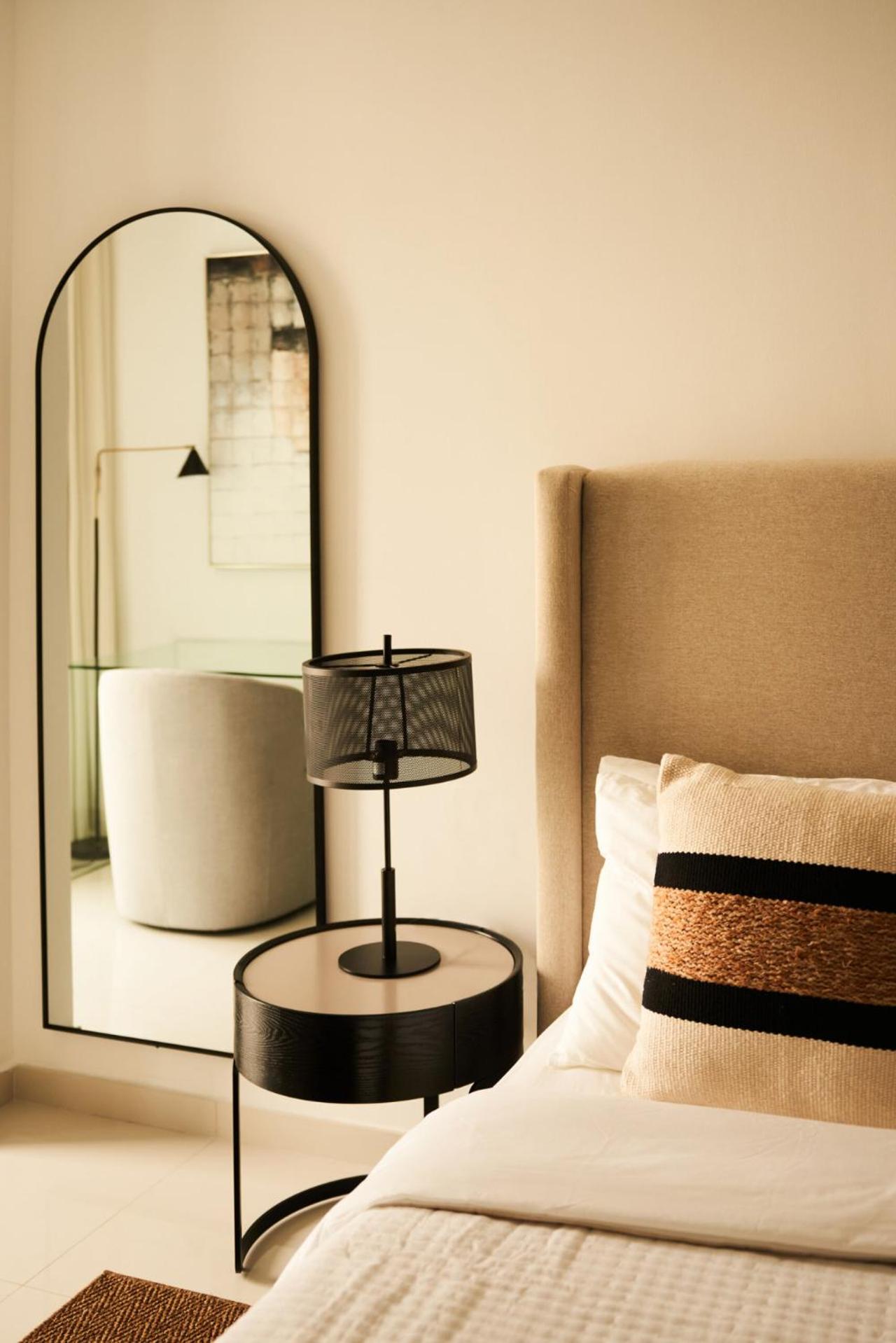 Luxury 58th Floor Seaview 2BR - Paramount Midtown - 6 Guests - 64F Pool Access & Burj View