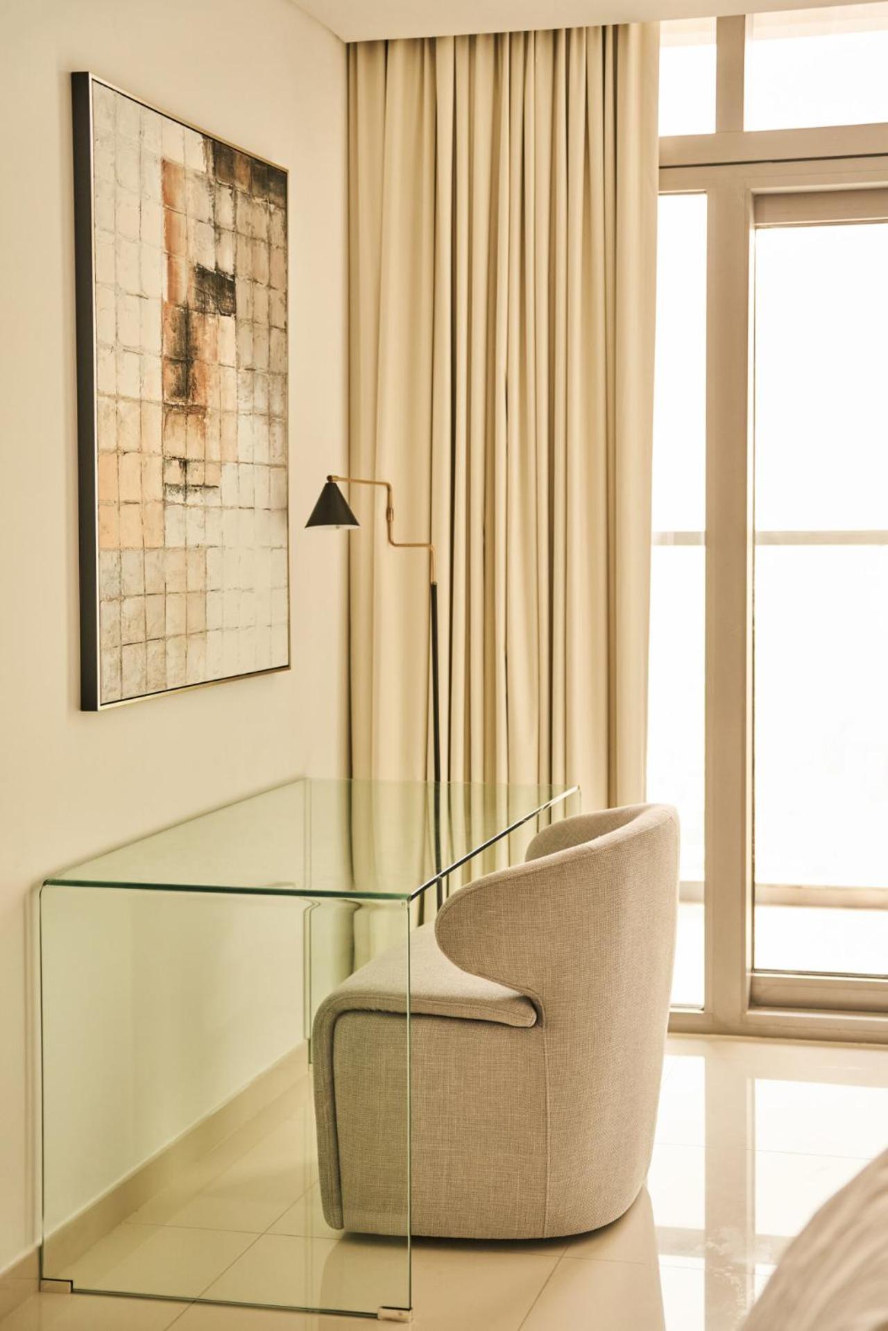 Luxury 58th Floor Seaview 2BR - Paramount Midtown - 6 Guests - 64F Pool Access & Burj View