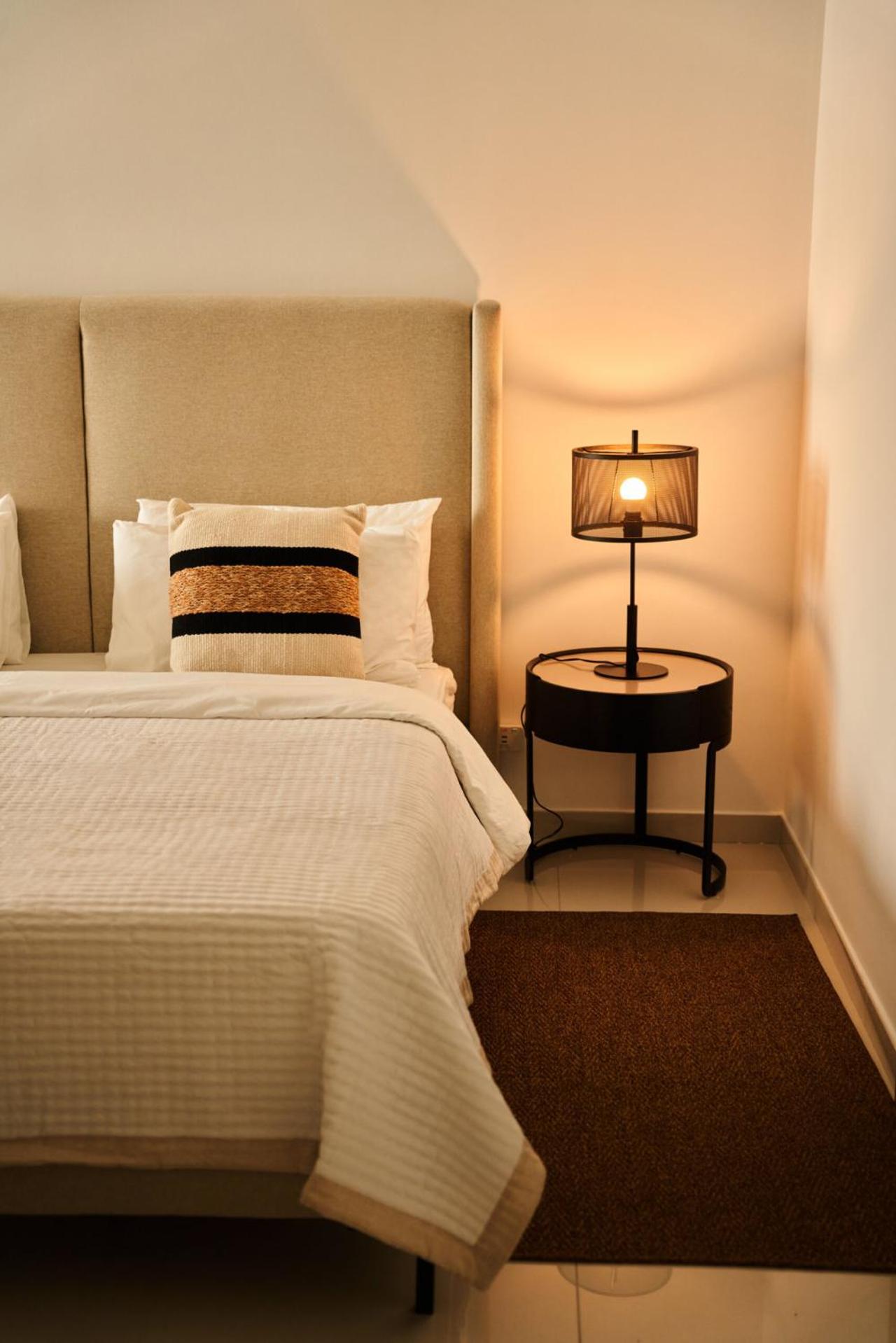 Luxury 58th Floor Seaview 2BR - Paramount Midtown - 6 Guests - 64F Pool Access & Burj View