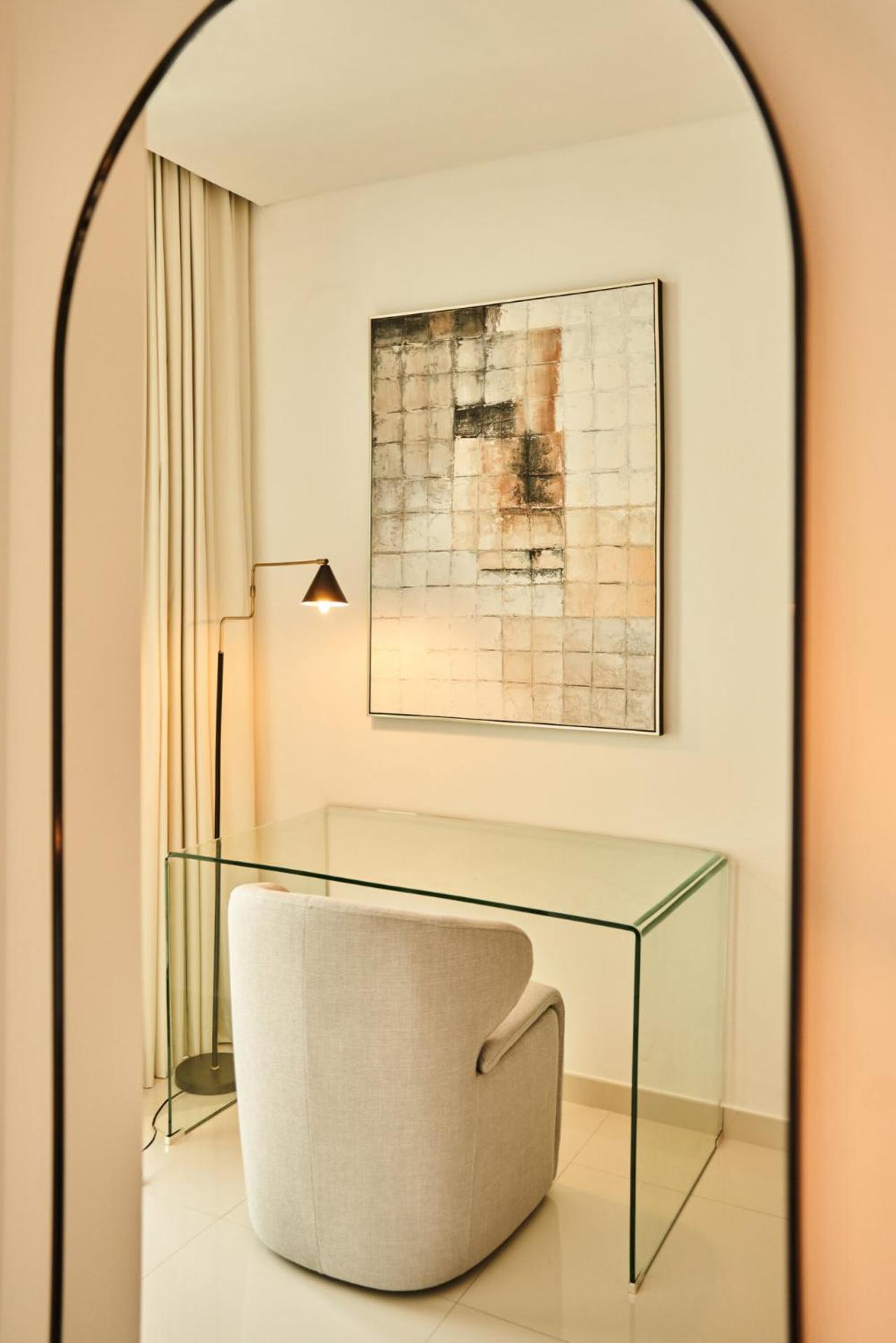 Luxury 58th Floor Seaview 2BR - Paramount Midtown - 6 Guests - 64F Pool Access & Burj View