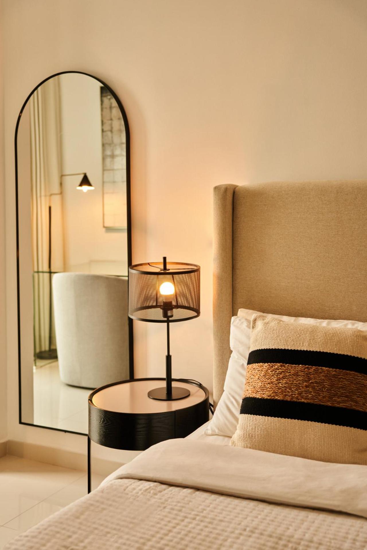 Luxury 58th Floor Seaview 2BR - Paramount Midtown - 6 Guests - 64F Pool Access & Burj View