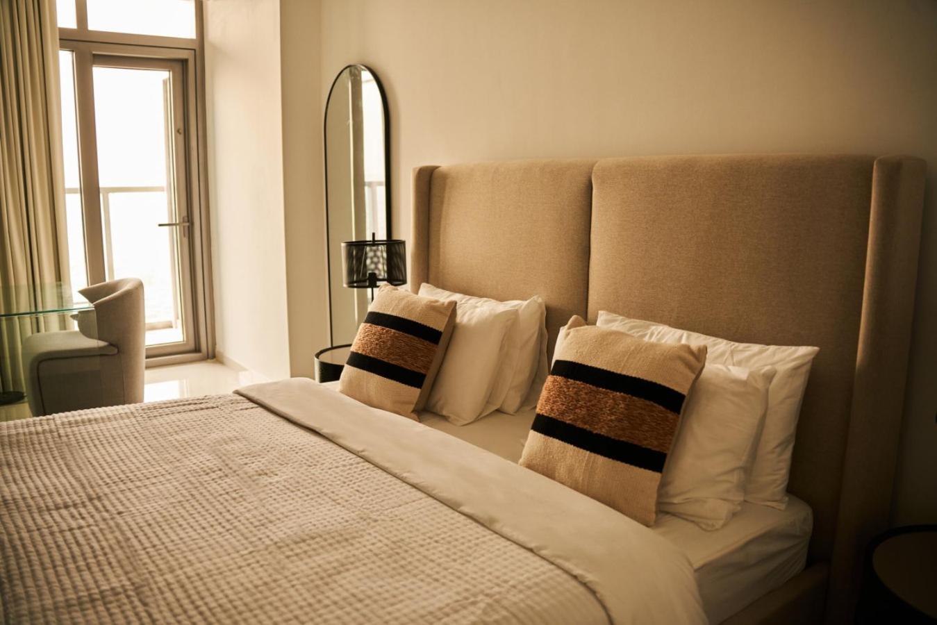 Luxury 58th Floor Seaview 2BR - Paramount Midtown - 6 Guests - 64F Pool Access & Burj View