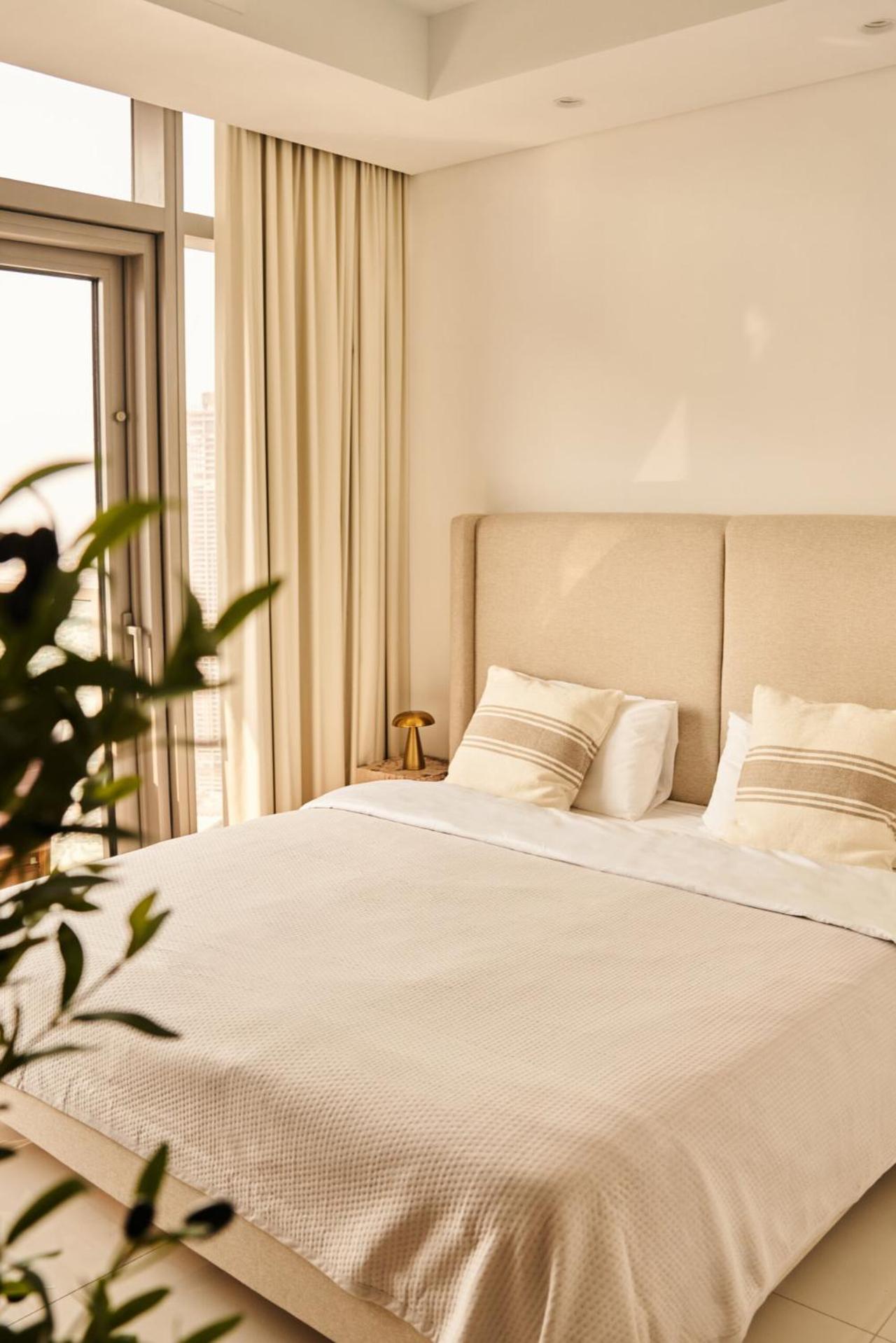 Luxury 58th Floor Seaview 2BR - Paramount Midtown - 6 Guests - 64F Pool Access & Burj View