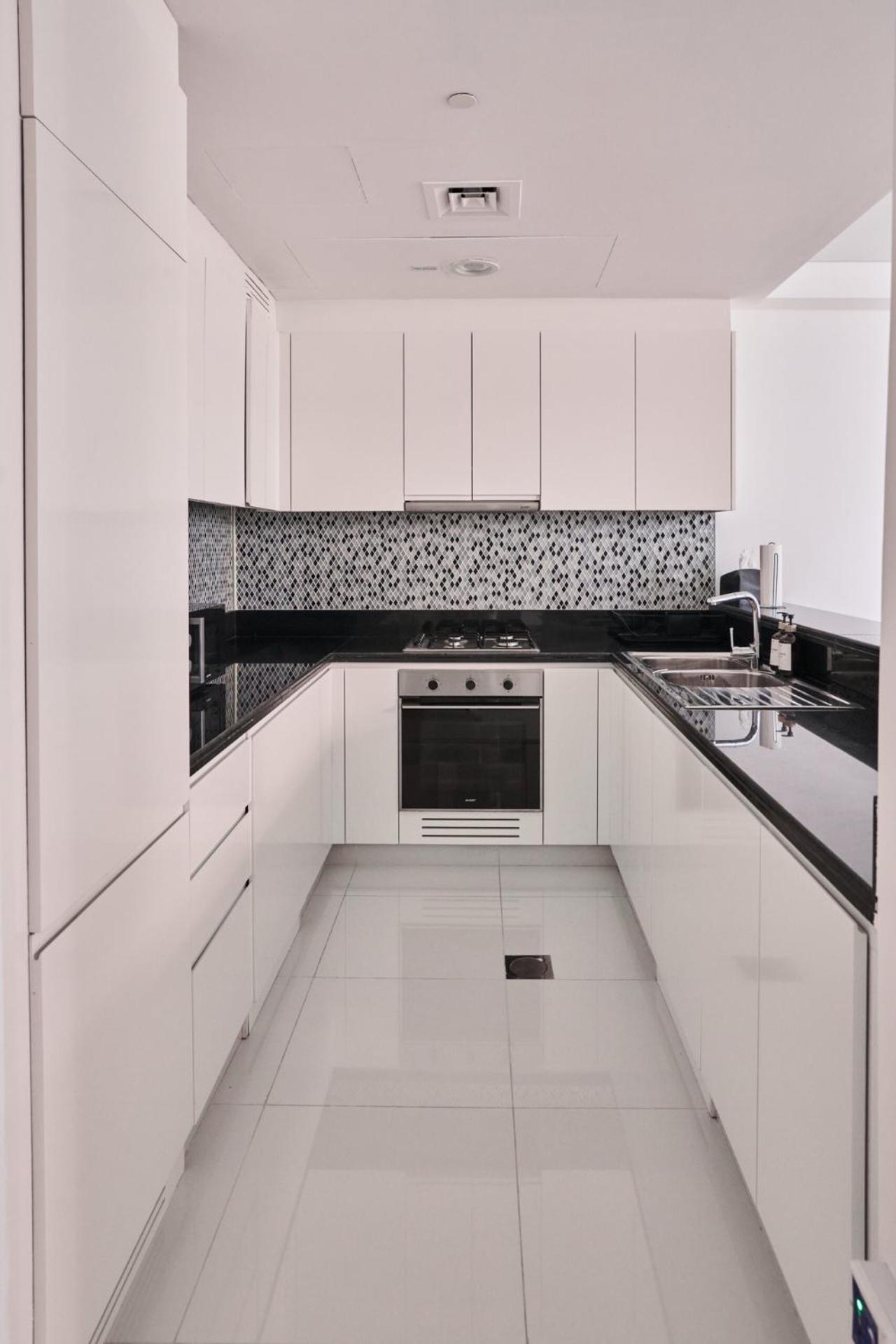 Luxury 58th Floor Seaview 2BR - Paramount Midtown - 6 Guests - 64F Pool Access & Burj View