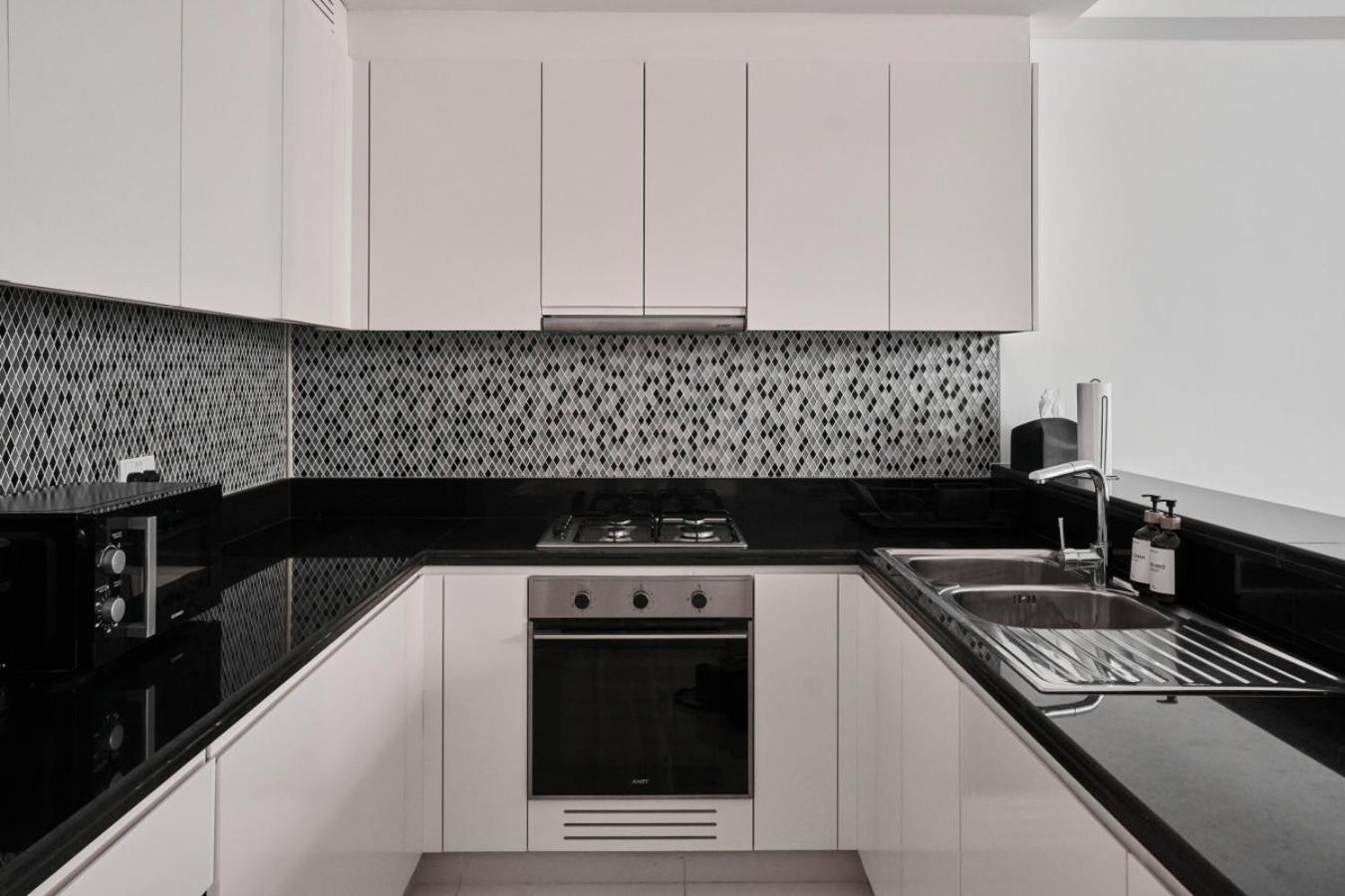 Luxury 58th Floor Seaview 2BR - Paramount Midtown - 6 Guests - 64F Pool Access & Burj View