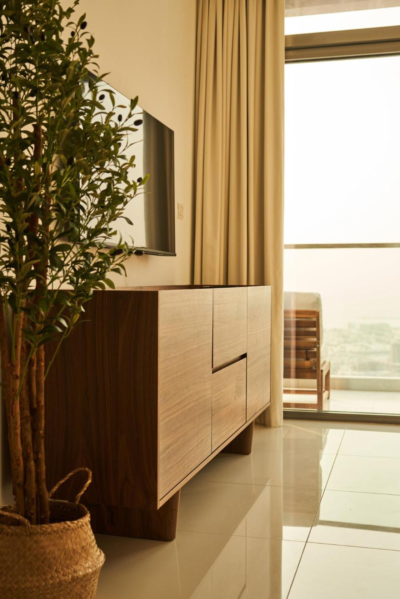 Luxury 58th Floor Seaview 2BR - Paramount Midtown - 6 Guests - 64F Pool Access & Burj View