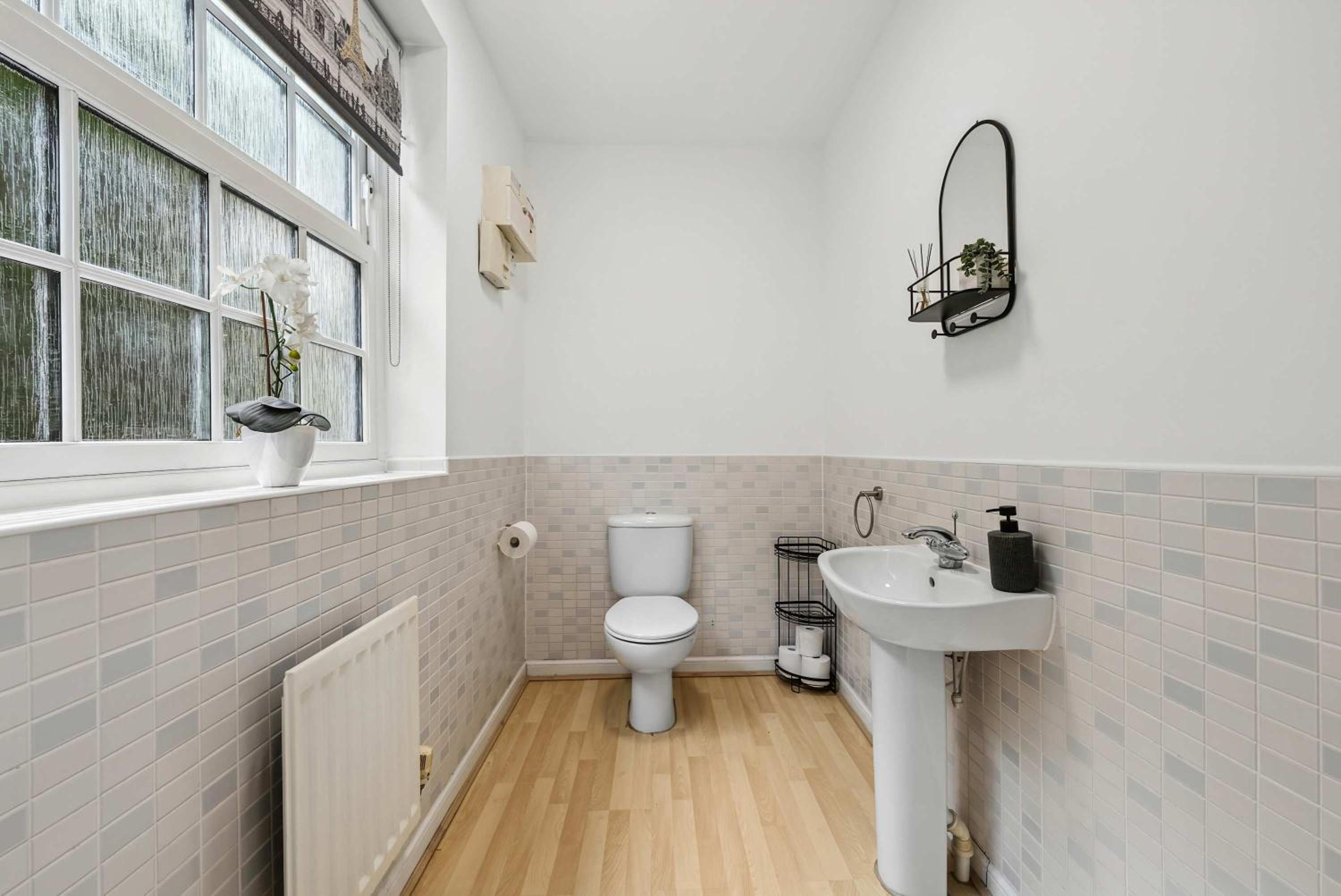 Modern 3BR Home in 2 Nether Hall Near M6 J7 with Hot Tub, Smart TV and Free Parking