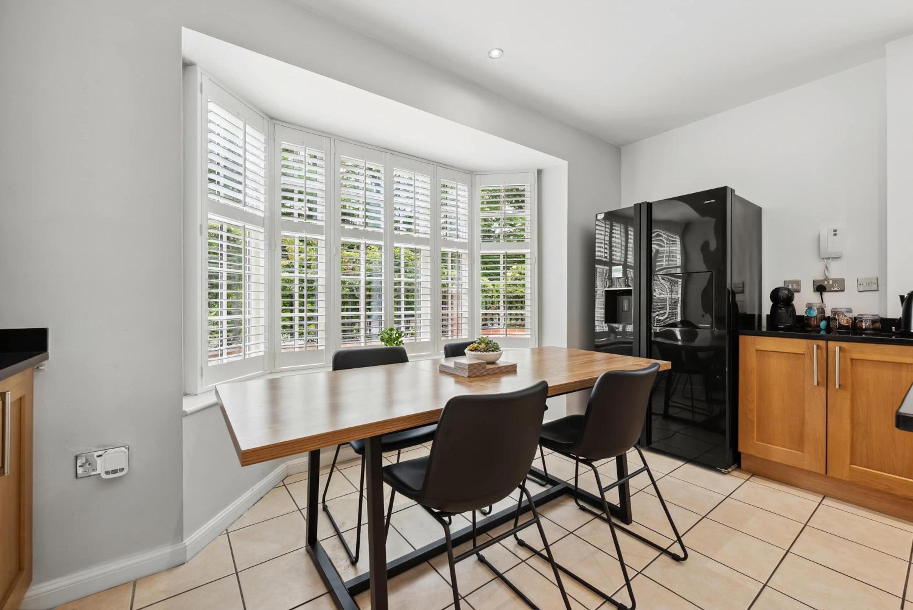 Modern 3BR Home in 2 Nether Hall Near M6 J7 with Hot Tub, Smart TV and Free Parking