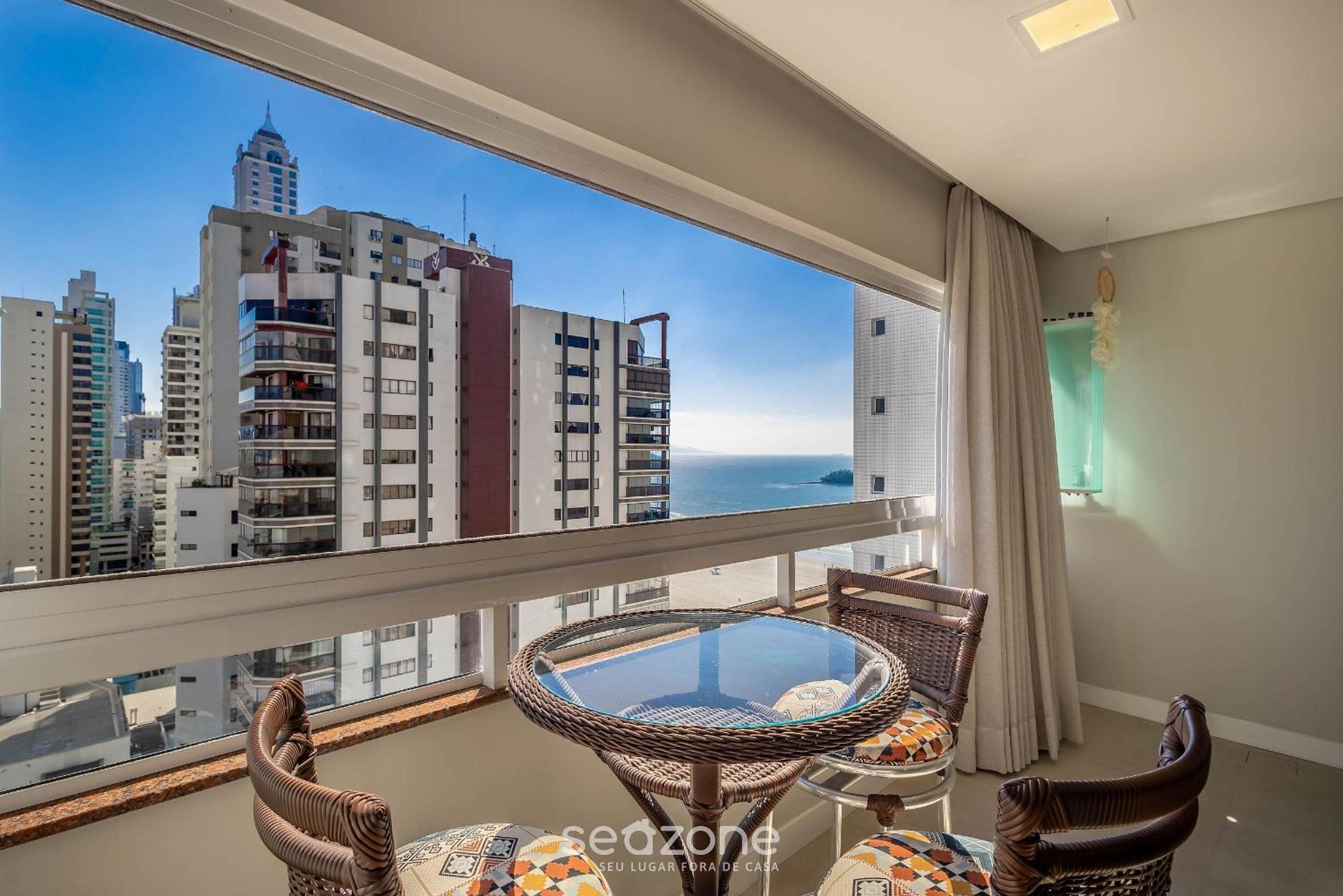 Ap w/garage and 2 bedrooms, 60 m the beach ACO1103