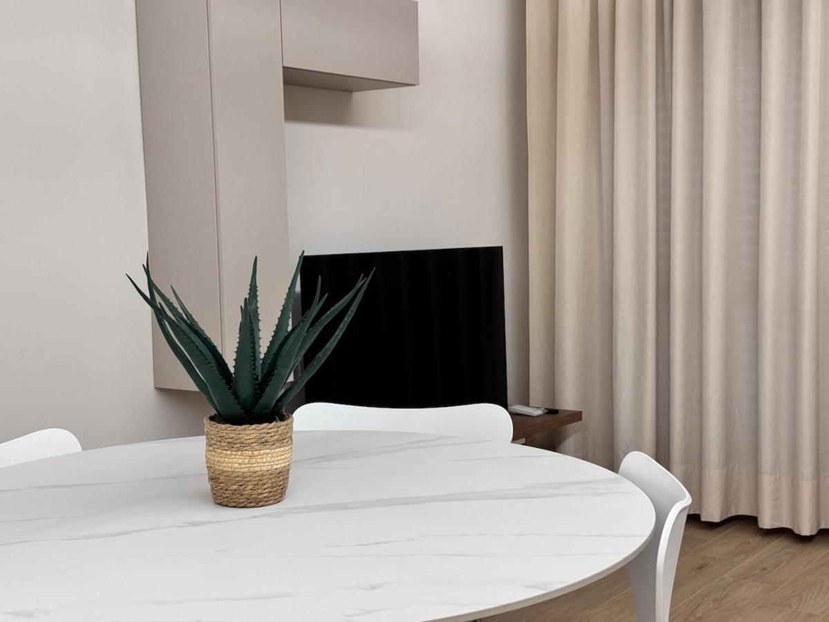 Luxury Apartment Metro Cornelia