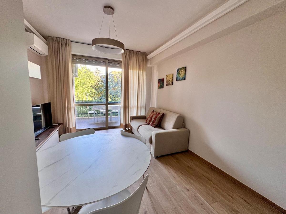 Luxury Apartment Metro Cornelia