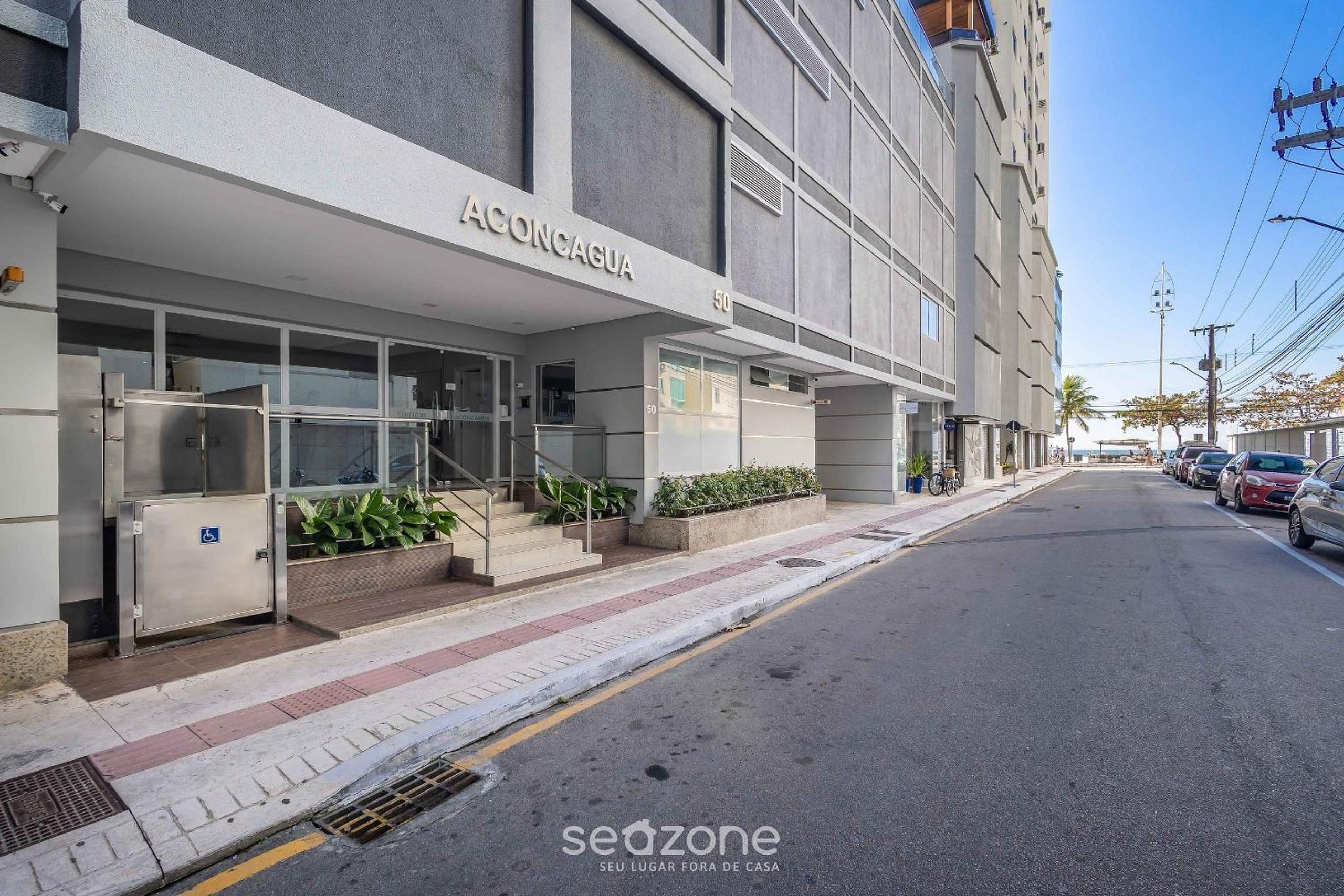 Ap w/garage and 2 bedrooms, 60 m the beach ACO1103