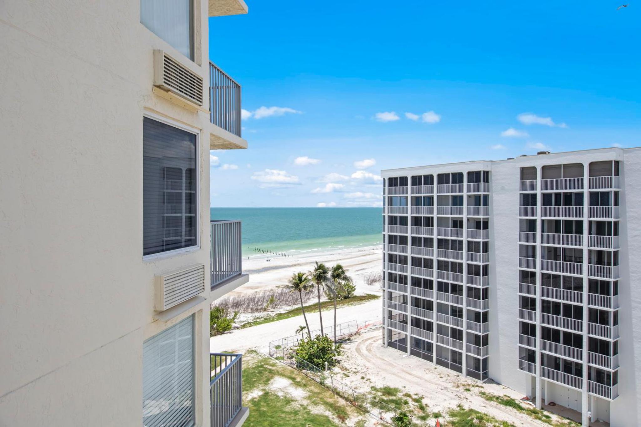 Beachfront, Estero Beach Tennis 708A Weekly Stays