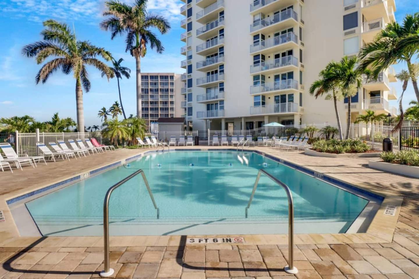 Gulf Water Views 2 bikes, beach gear weekly stay