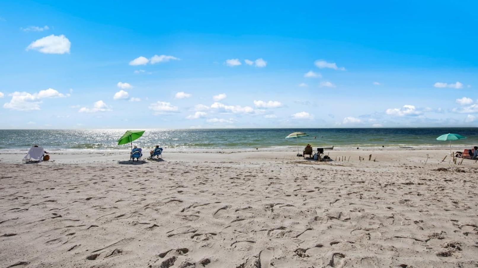 Gulf Water Views 2 bikes, beach gear weekly stay