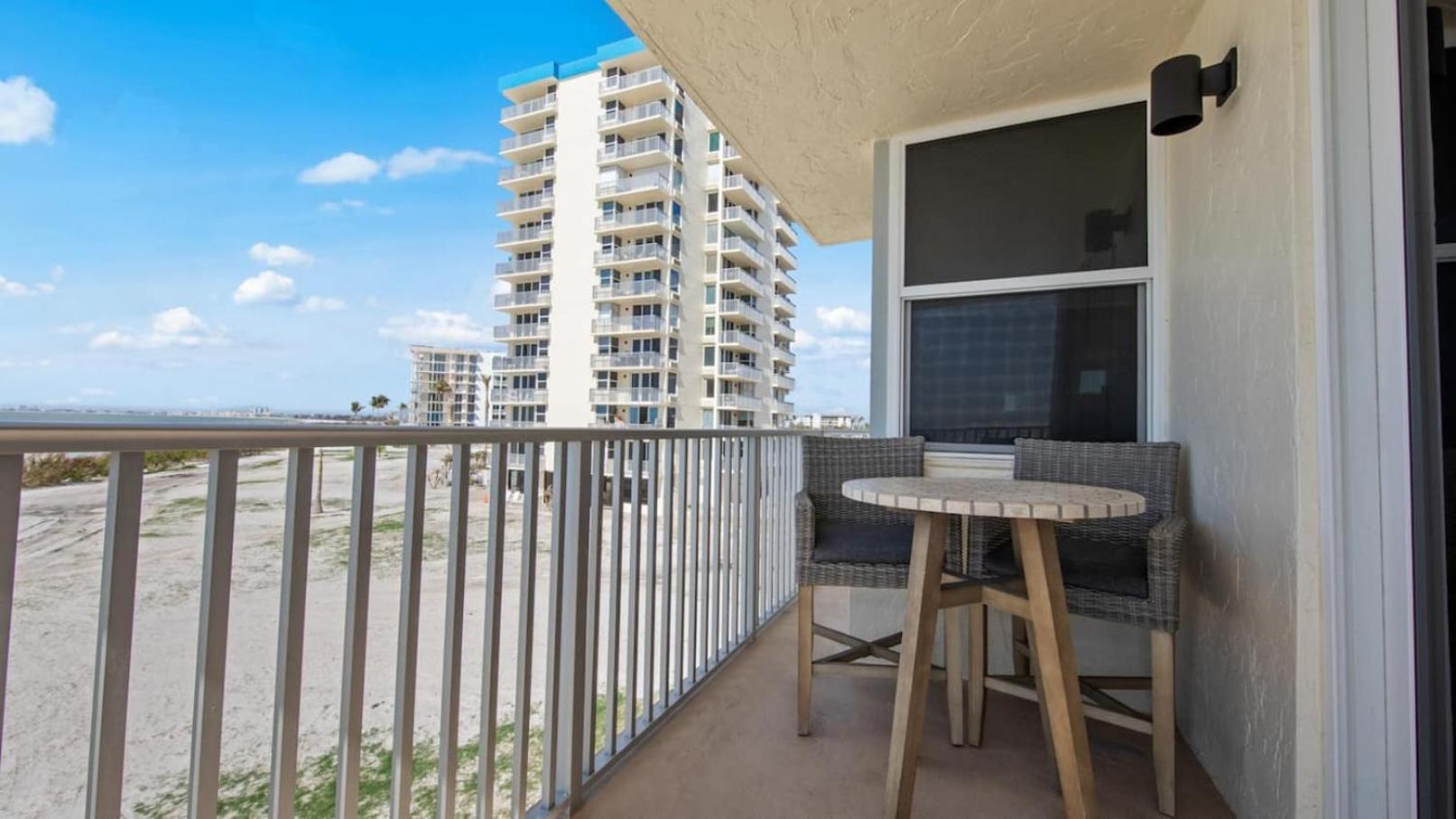 Gulf Water Views 2 bikes, beach gear weekly stay
