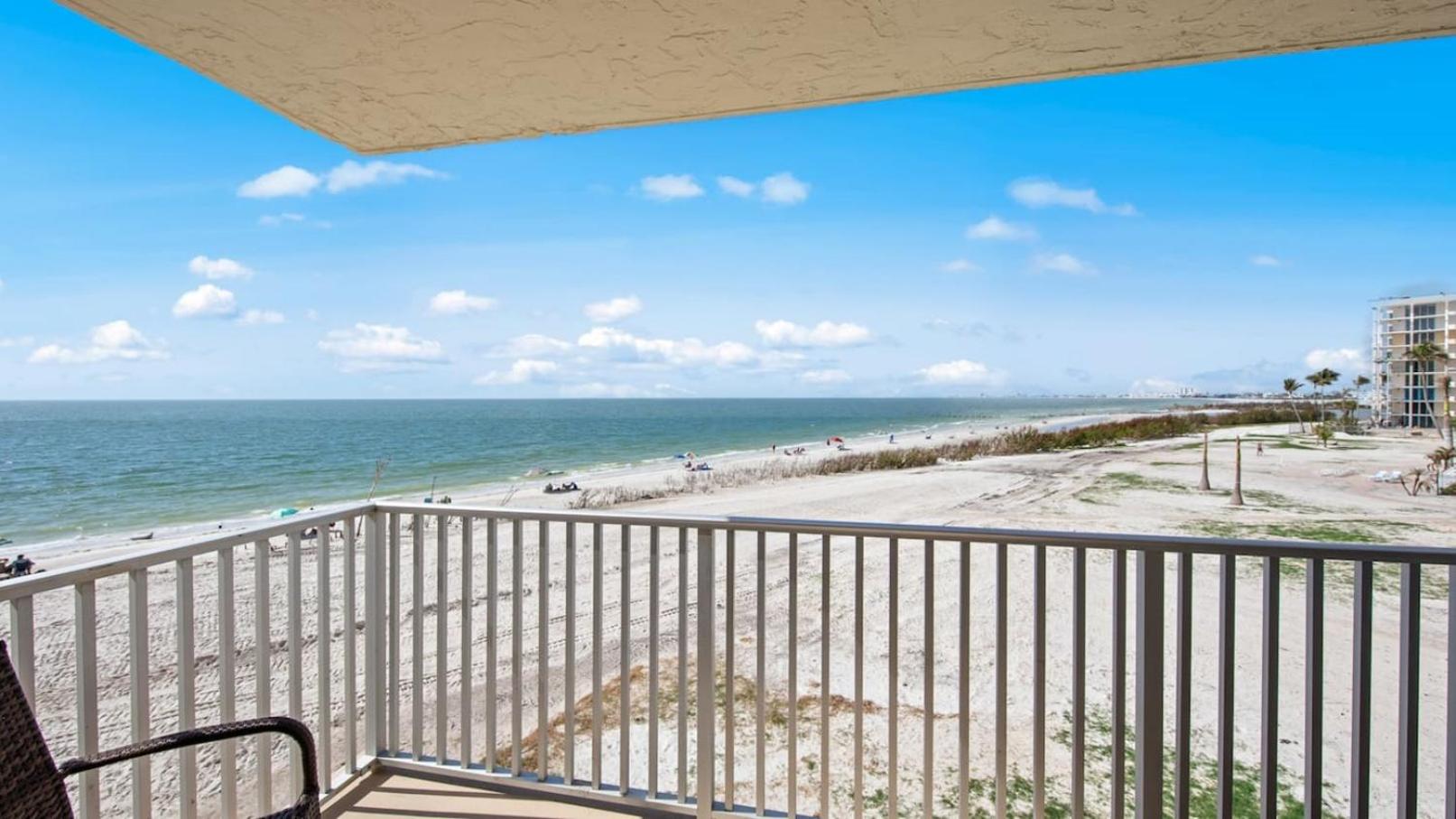 Gulf Water Views 2 bikes, beach gear weekly stay