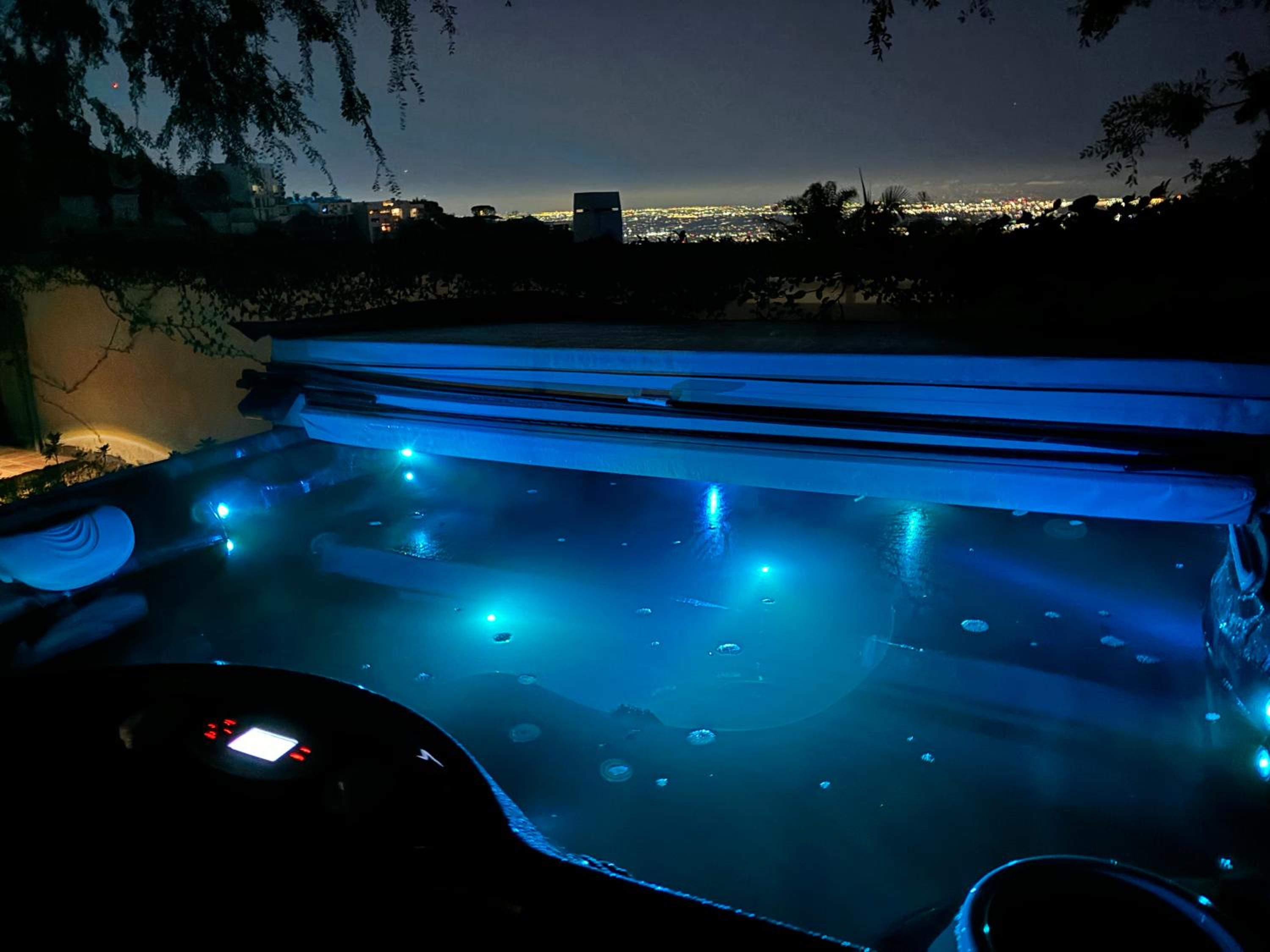 Bella Villa near Beverly Hills Amazing City view and hot tub