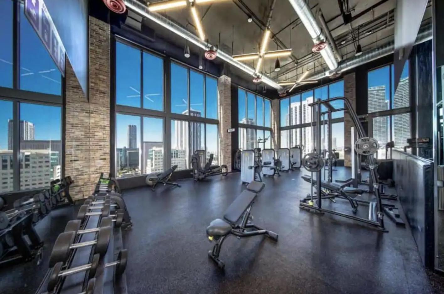 High-Rise Luxury Condo in Downtown Miami with Ocean Views