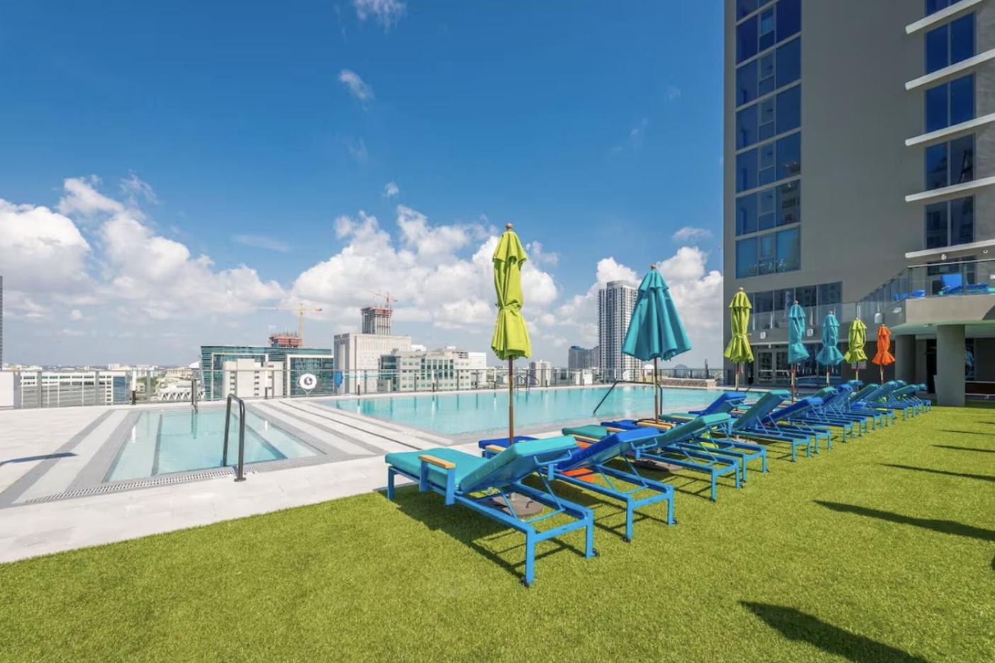 High-Rise Luxury Condo in Downtown Miami with Ocean Views