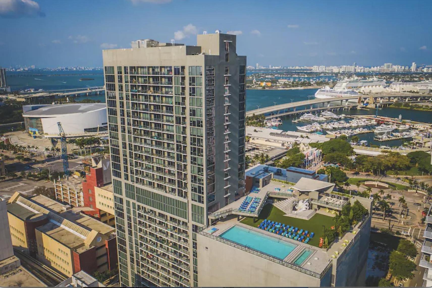 High-Rise Luxury Condo in Downtown Miami with Ocean Views