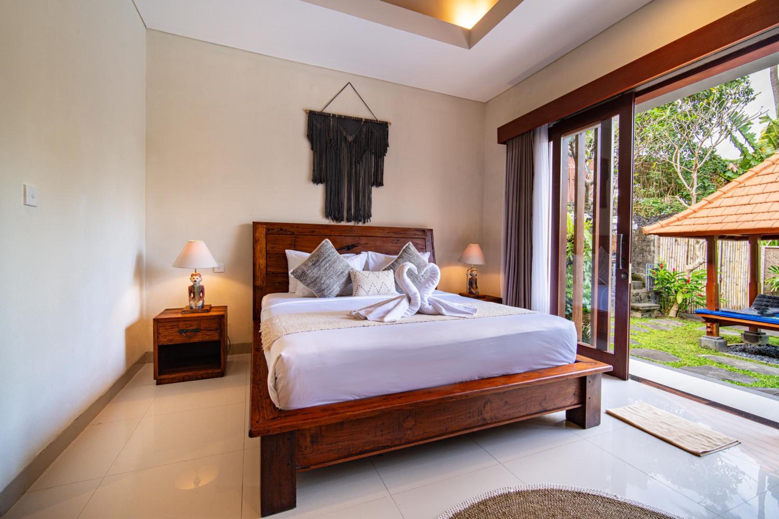 Magnifica Villa Canggu - 3BR Private villa 5 mins to Finns Beach Club