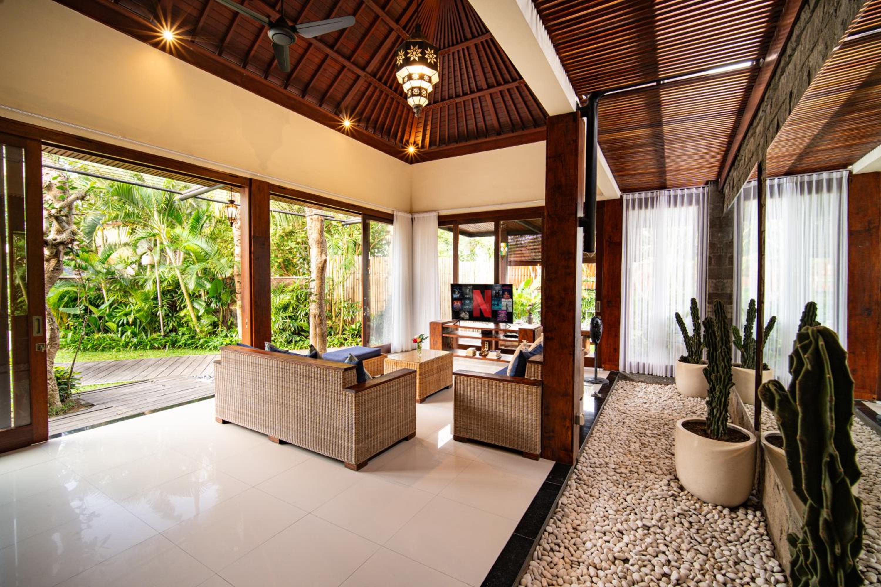 Magnifica Villa Canggu - 3BR Private villa 5 mins to Finns Beach Club