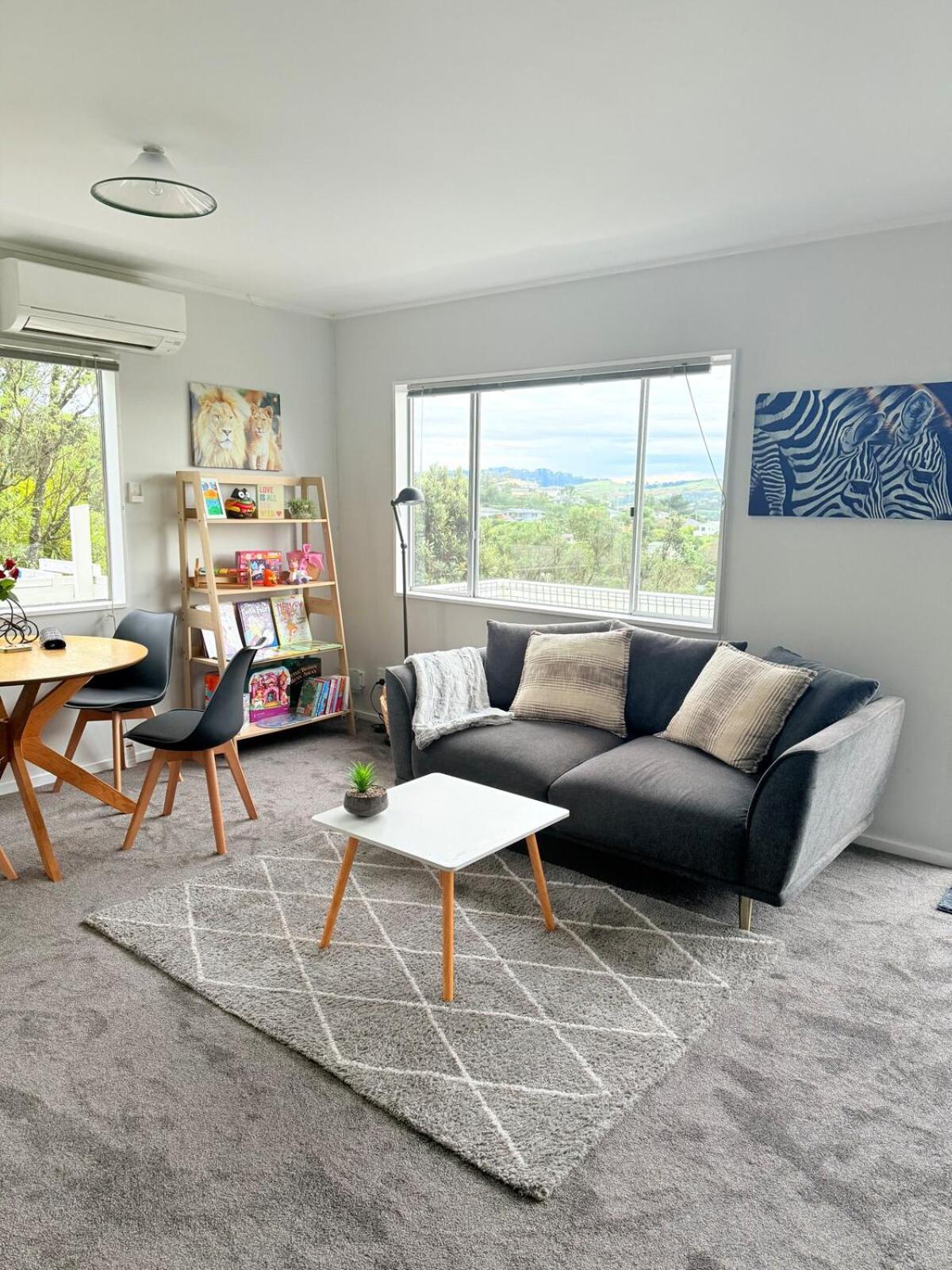 Renovated Entire 2BR Flat, Comfort, Scenic Views, Free Parking & 10 min to Ferry