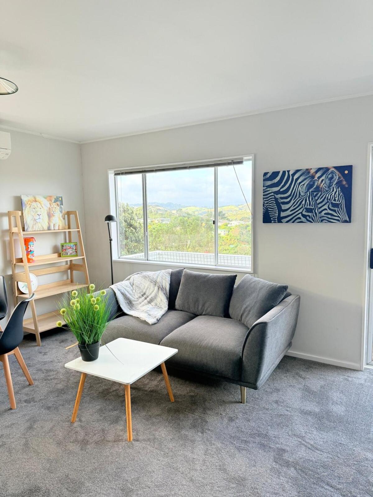 Renovated Entire 2BR Flat, Comfort, Scenic Views, Free Parking & 10 min to Ferry