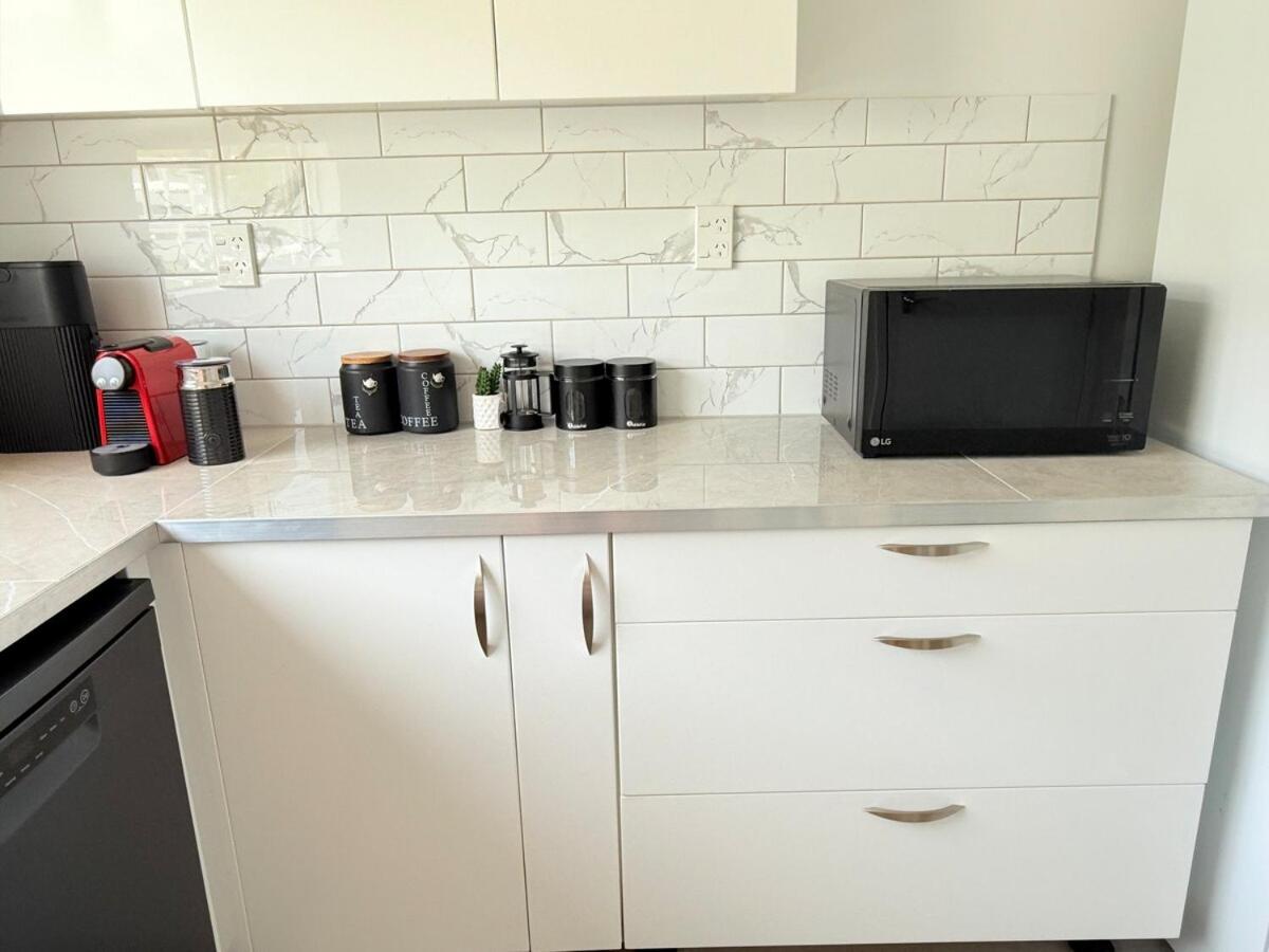 Renovated Entire 2BR Flat, Comfort, Scenic Views, Free Parking & 10 min to Ferry