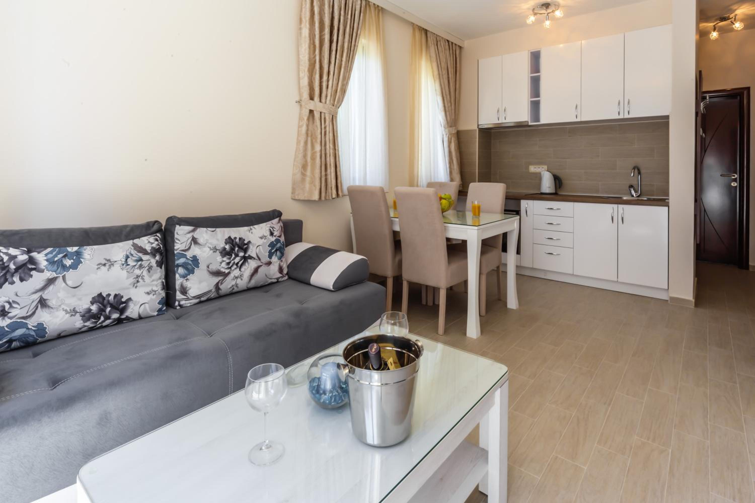 Opium Mar Apartments