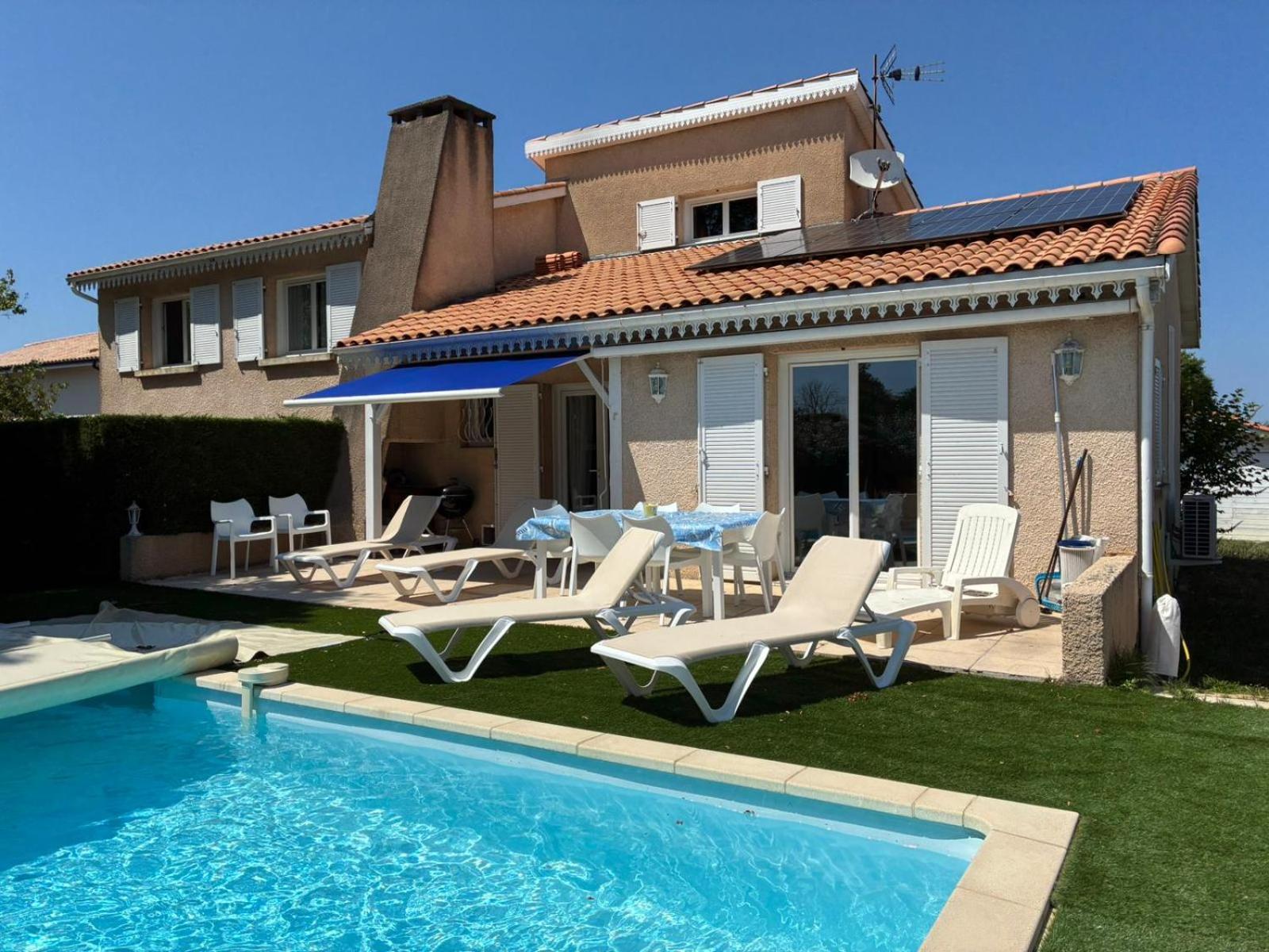 Villa La Hume proche port plage commodités Bassin d'Arcachon avec piscine chauffée