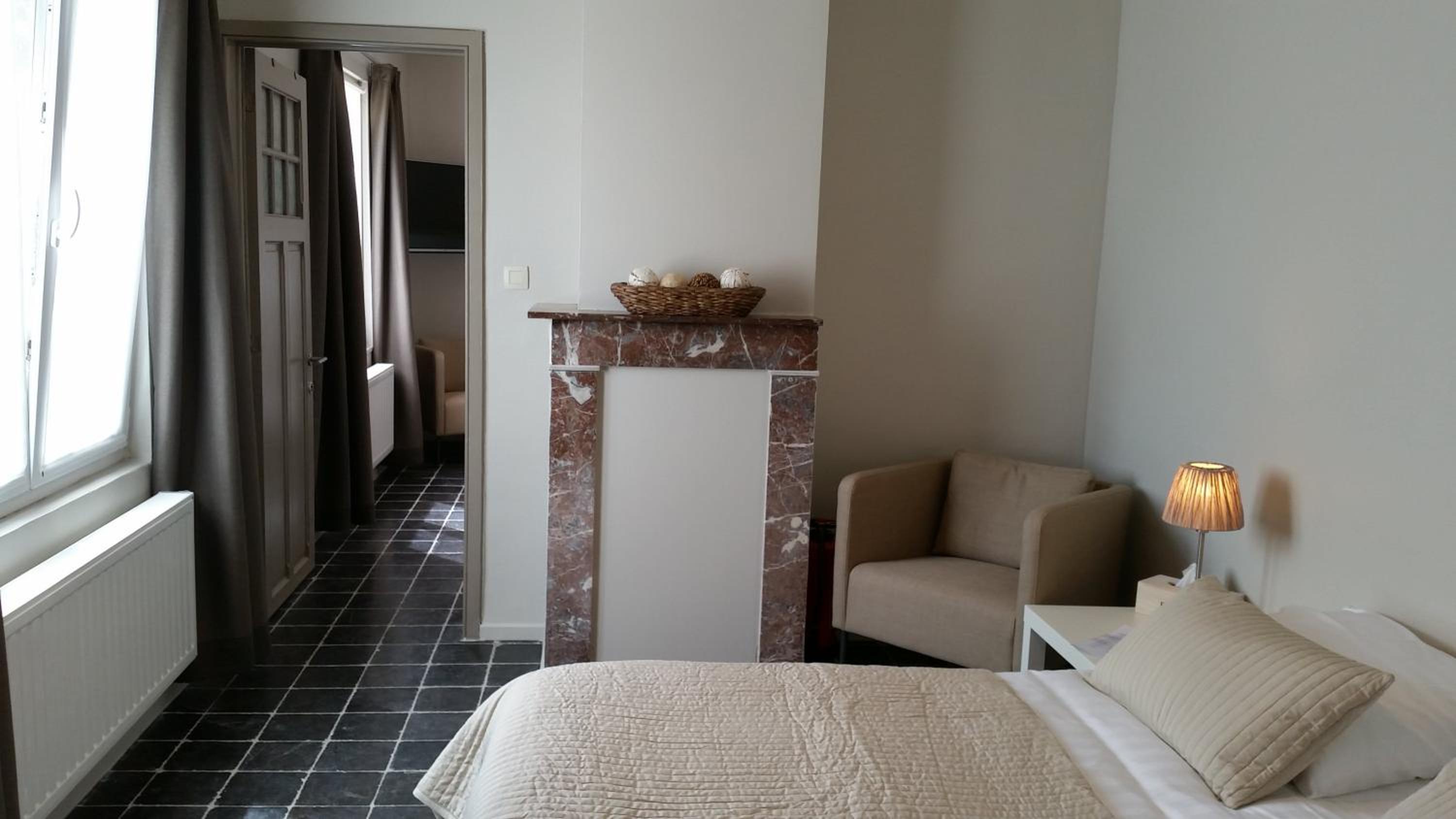 B&B Charles Cabour