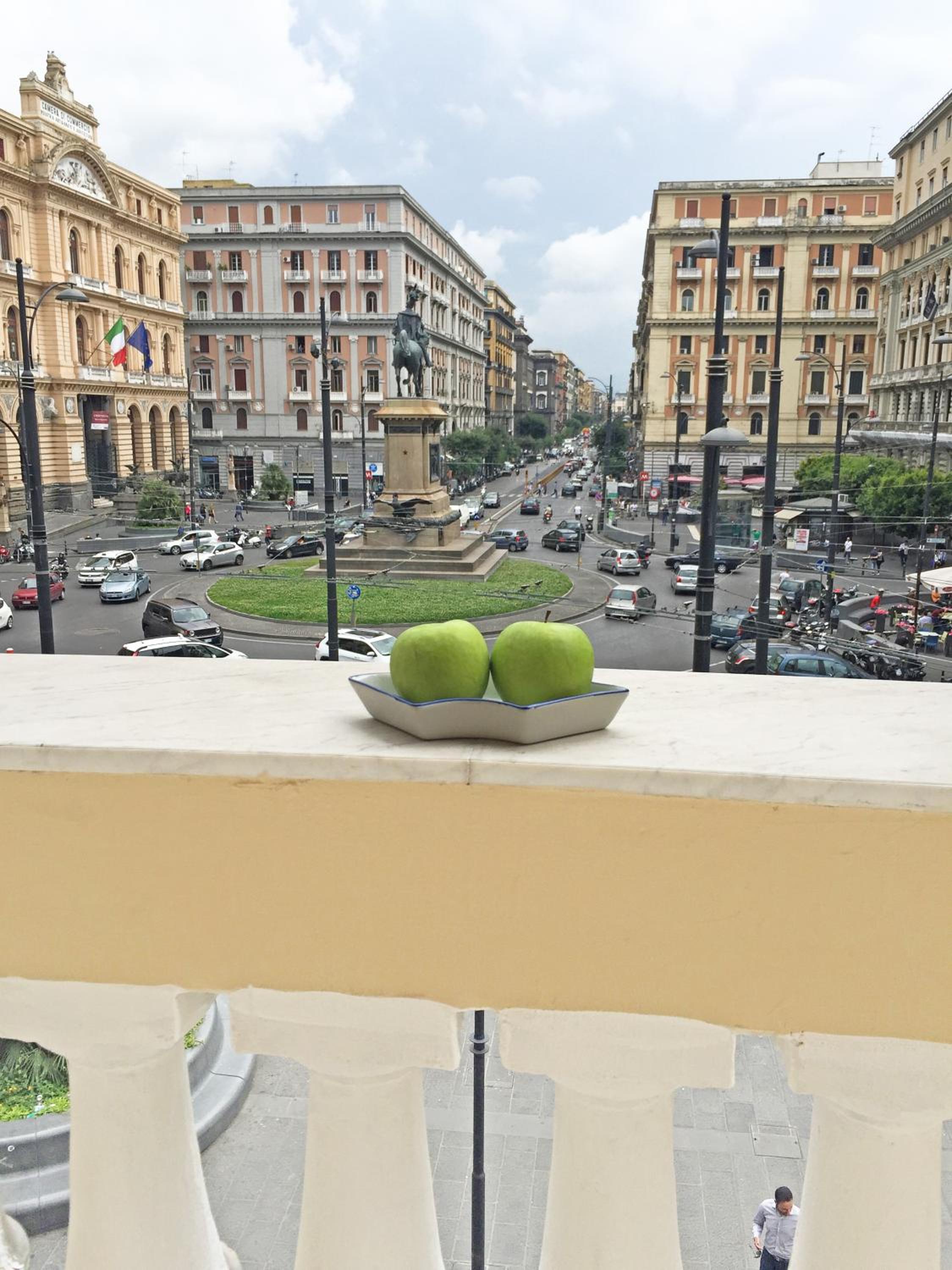 Piazza Bovio 22