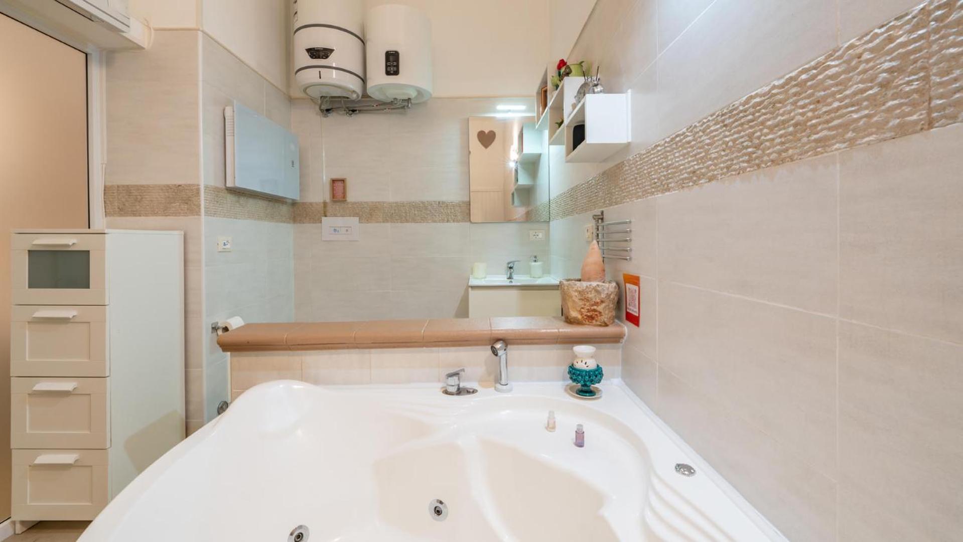 V&M Suite con Jacuzzi by Rentbeat