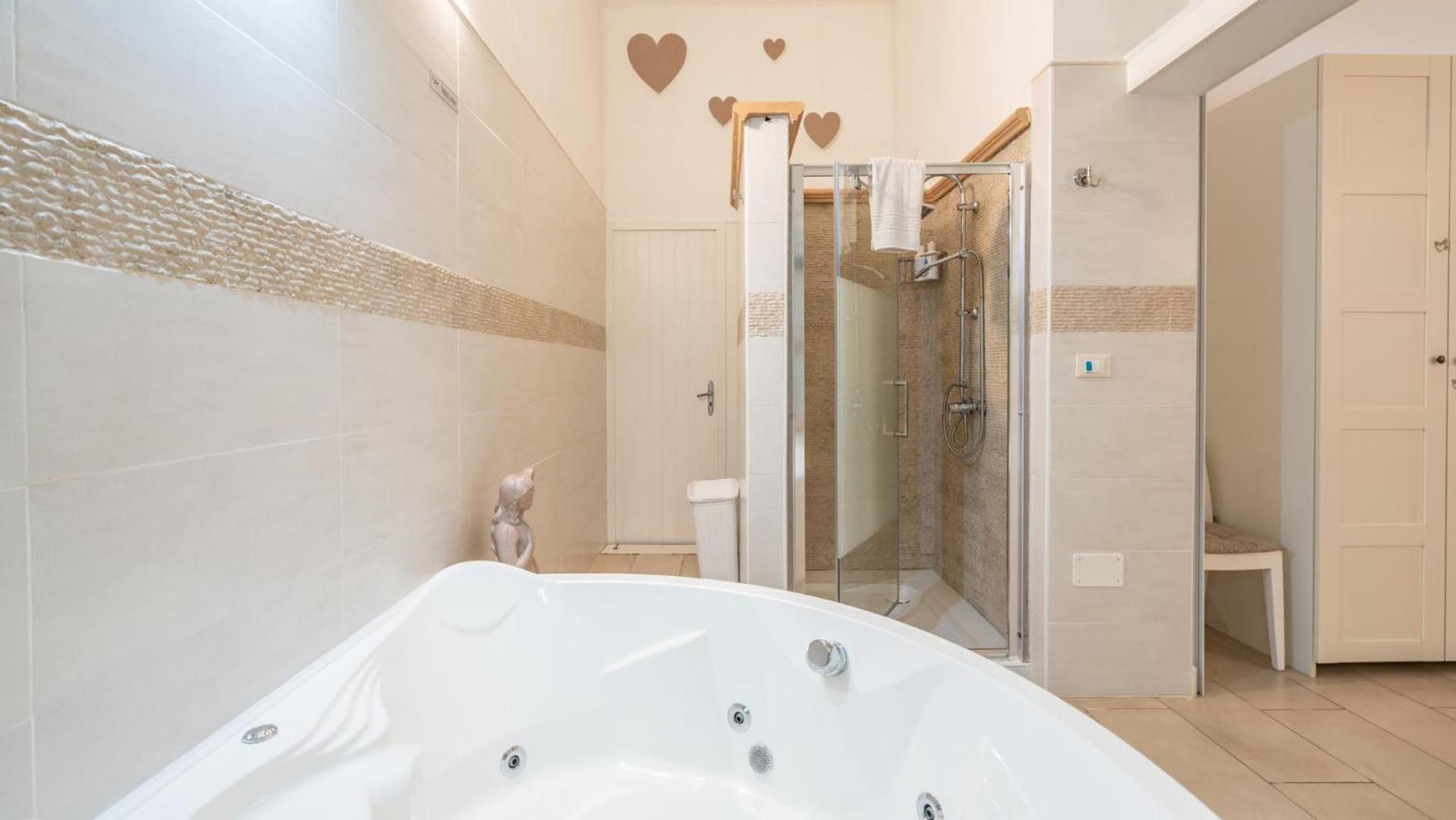 V&M Suite con Jacuzzi by Rentbeat