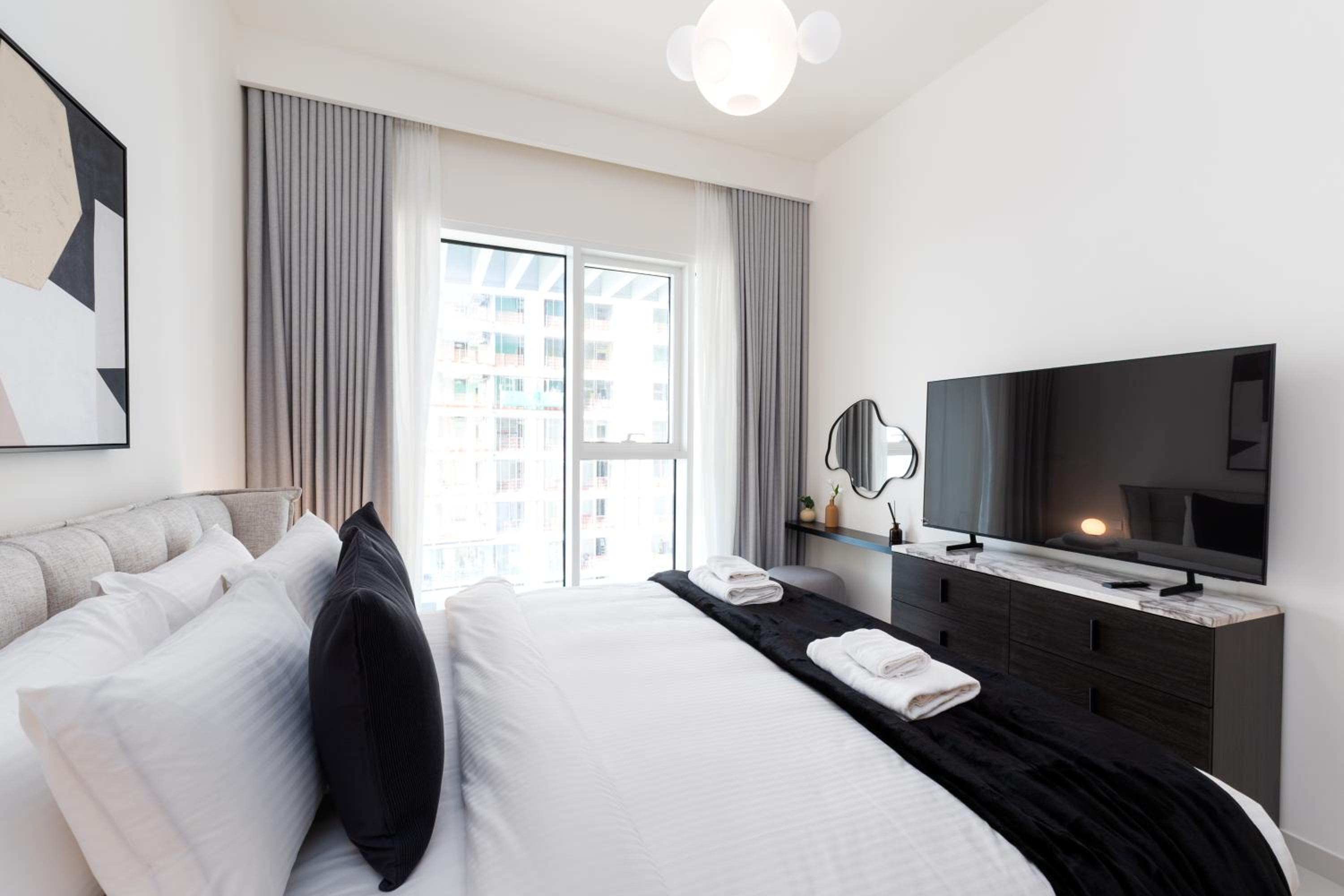 Grand Bleu, Emaar Beachfront - Mint Stay