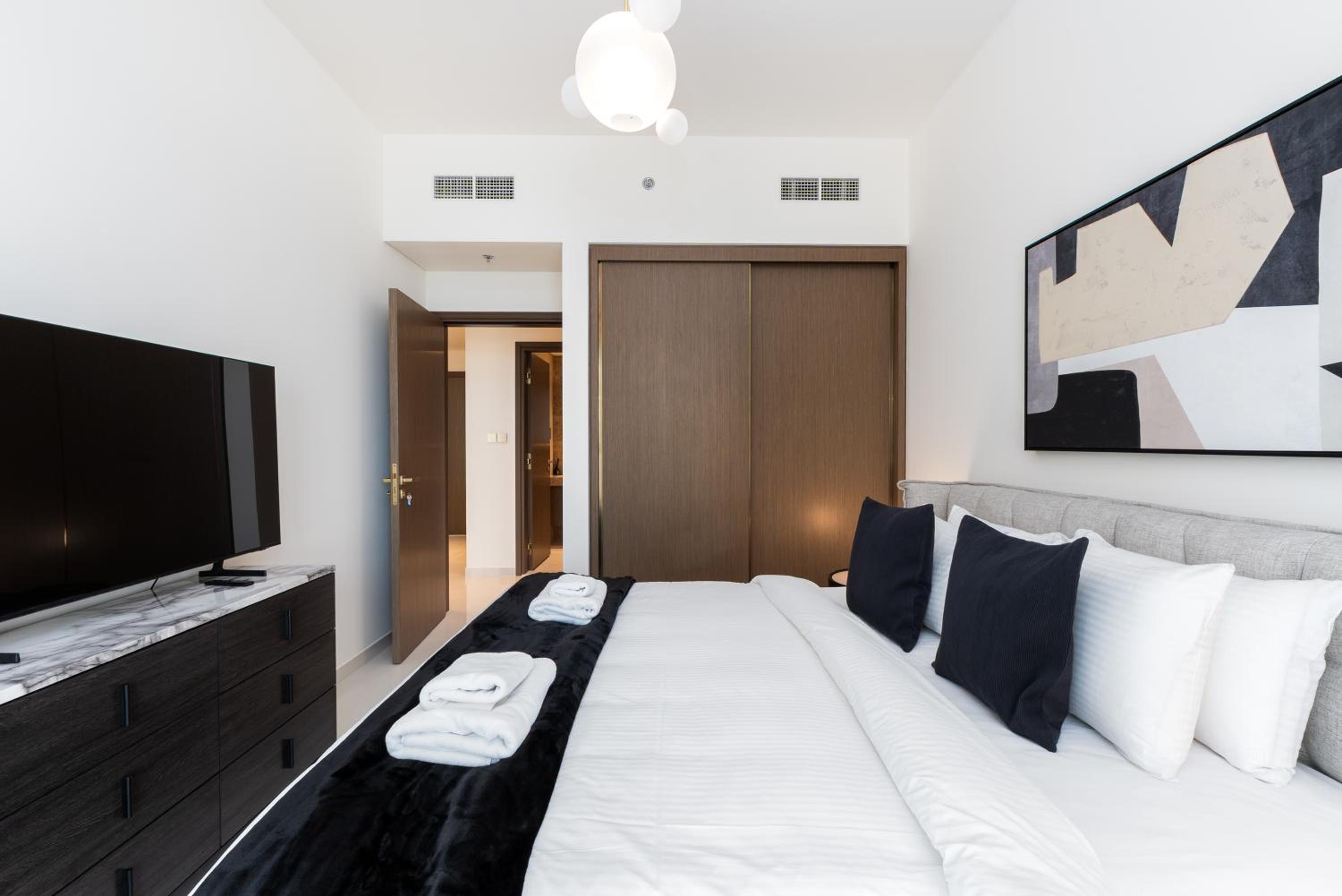 Grand Bleu, Emaar Beachfront - Mint Stay