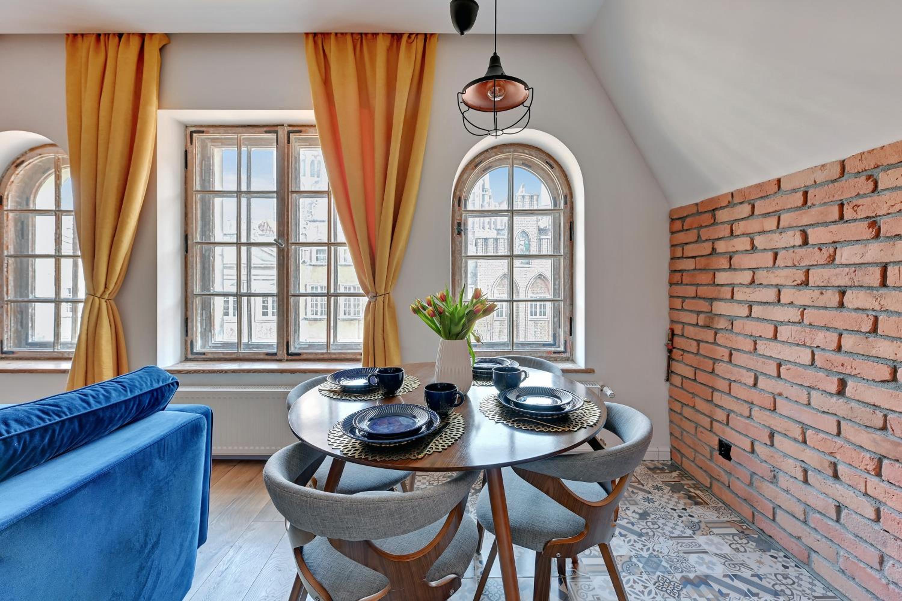 Louise Apartment Old Town Charm on Długa Street
