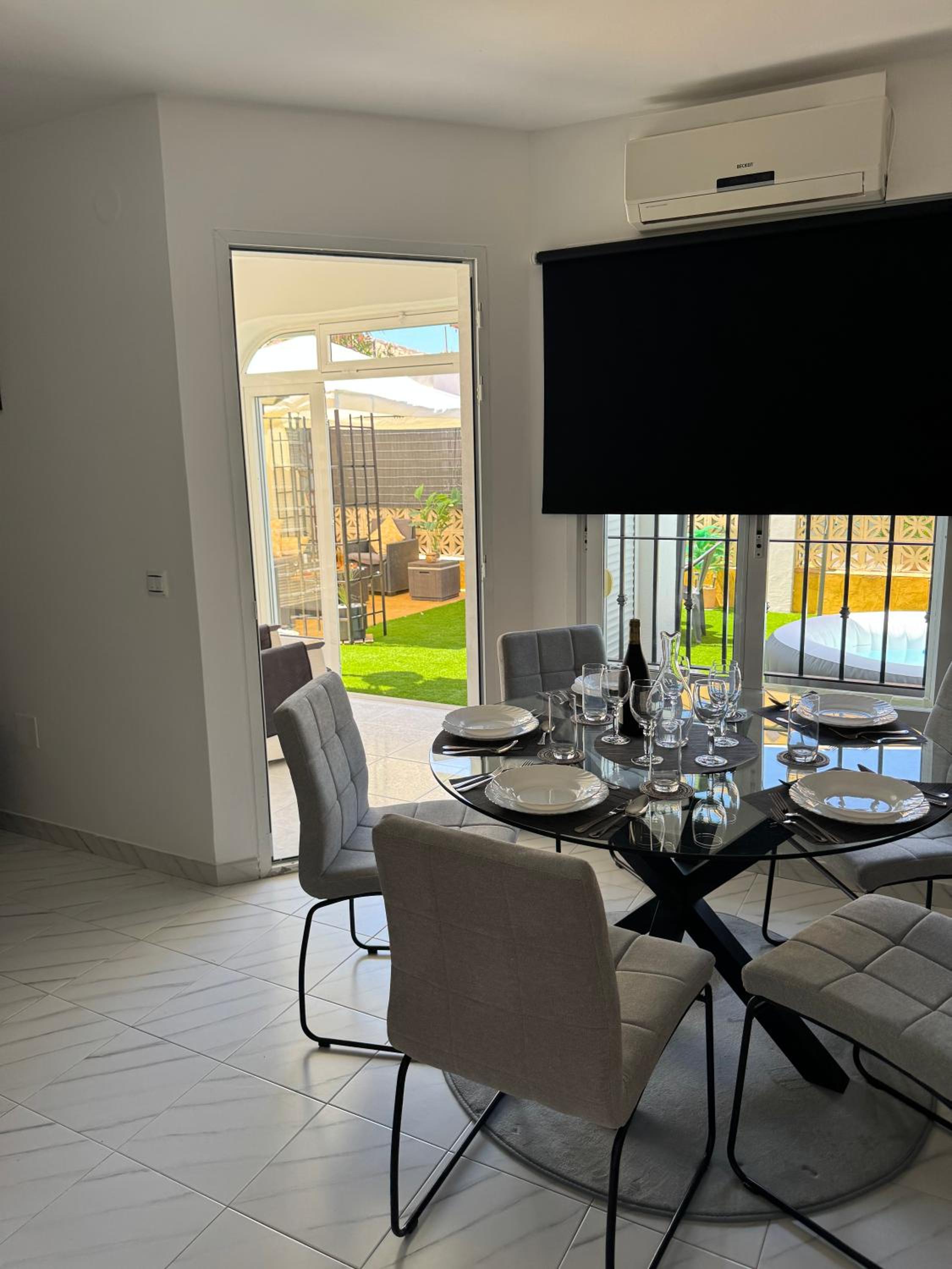 Villa Luis Cernuda - Casa 202 - Vistas - Jacuzzi - Piscina - tenis